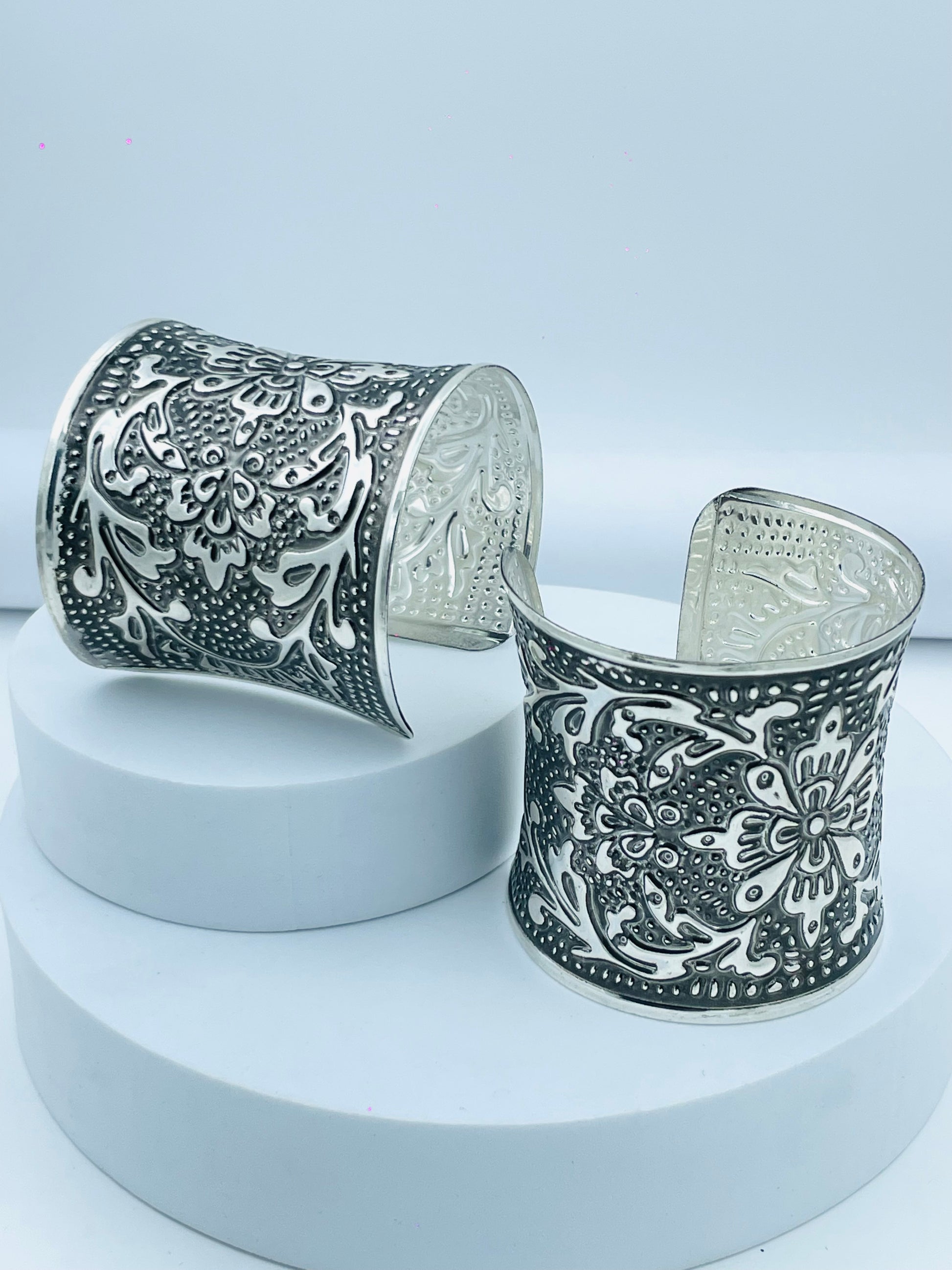 Elegant Vintage Silver Floral Cuff Bracelet 1 piece