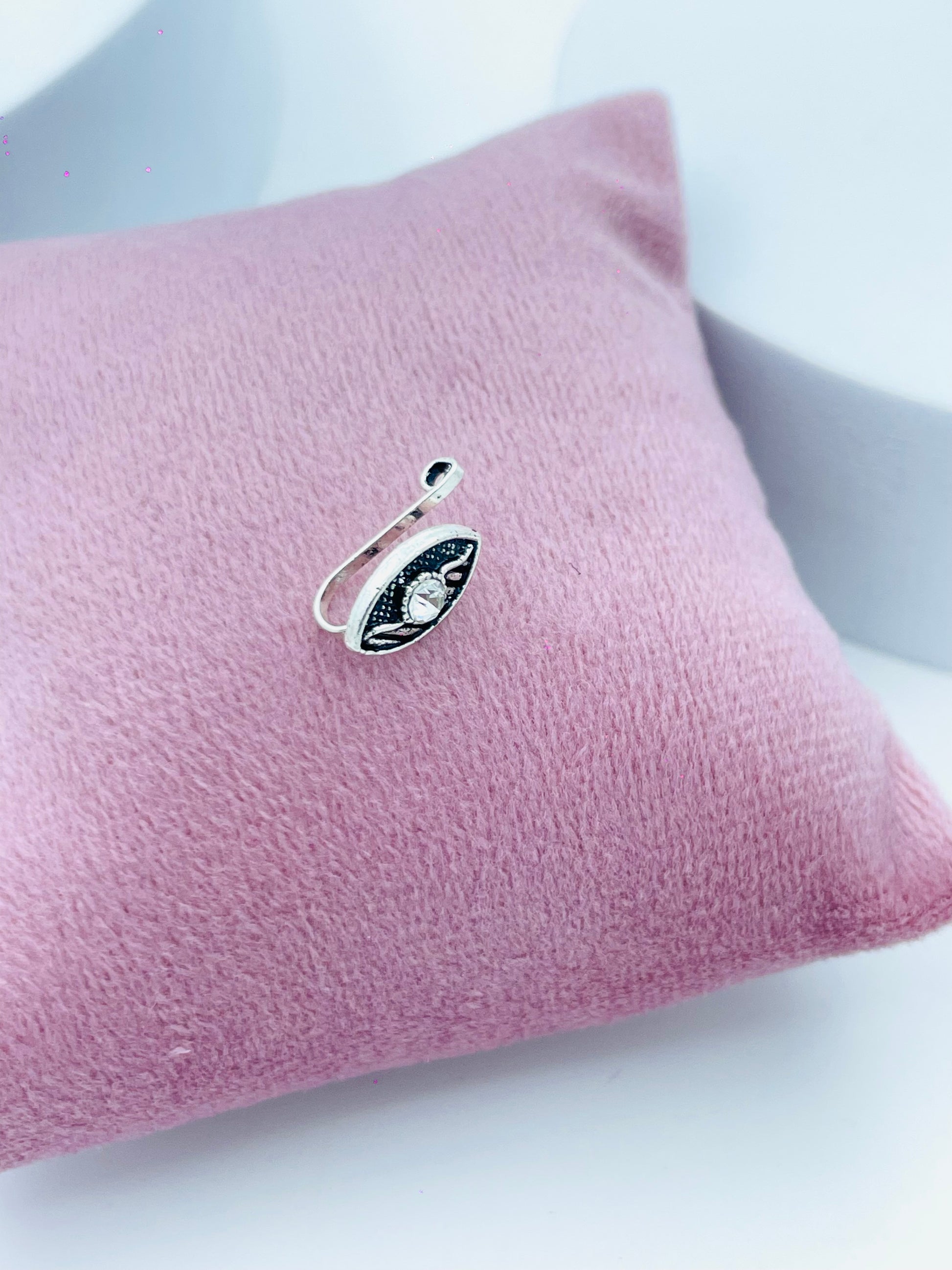 Stylish Silver Eye Design Adjustable nose pin