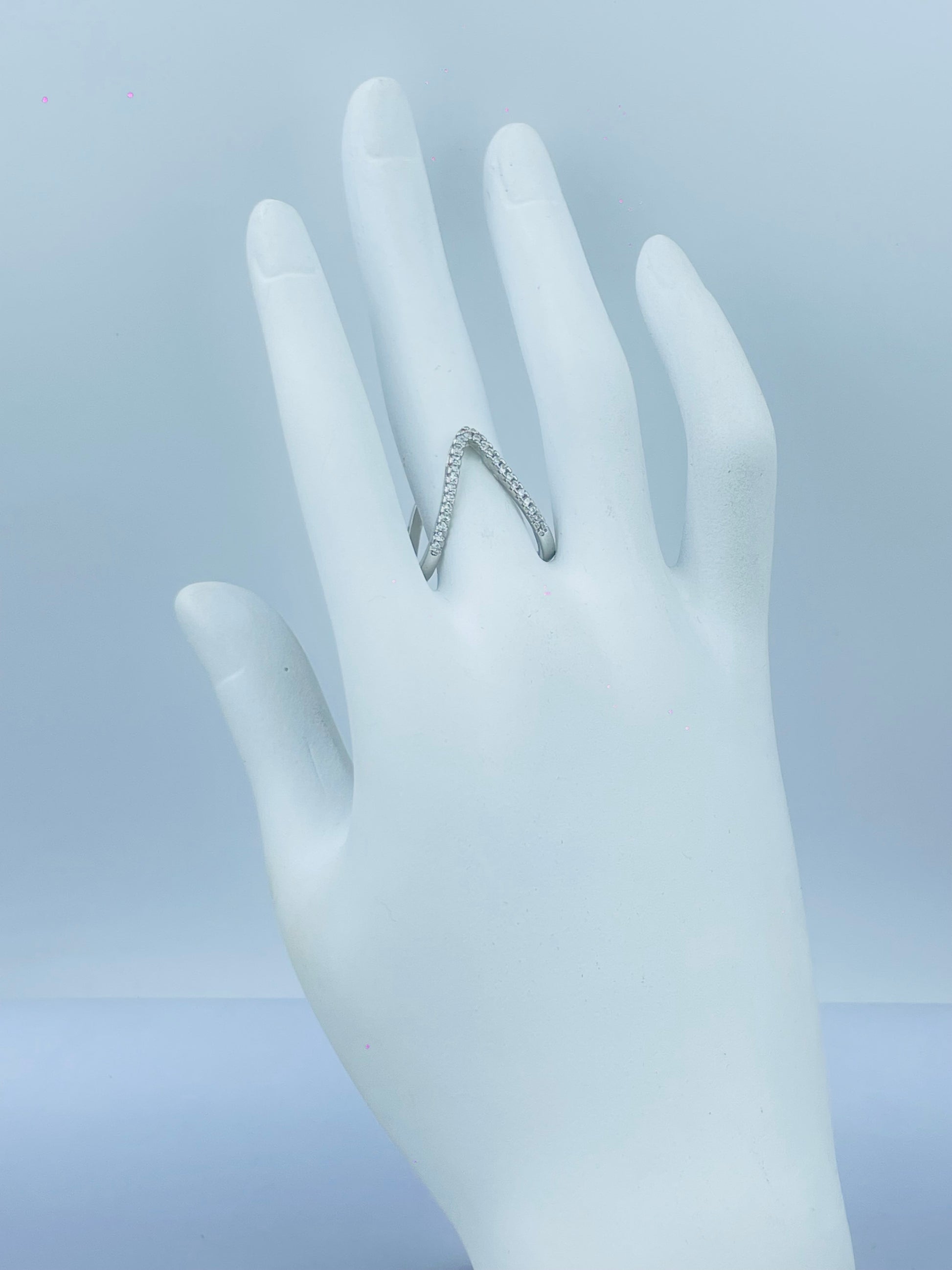 Elegant Silver Zigzag Ring Stylish Accessory