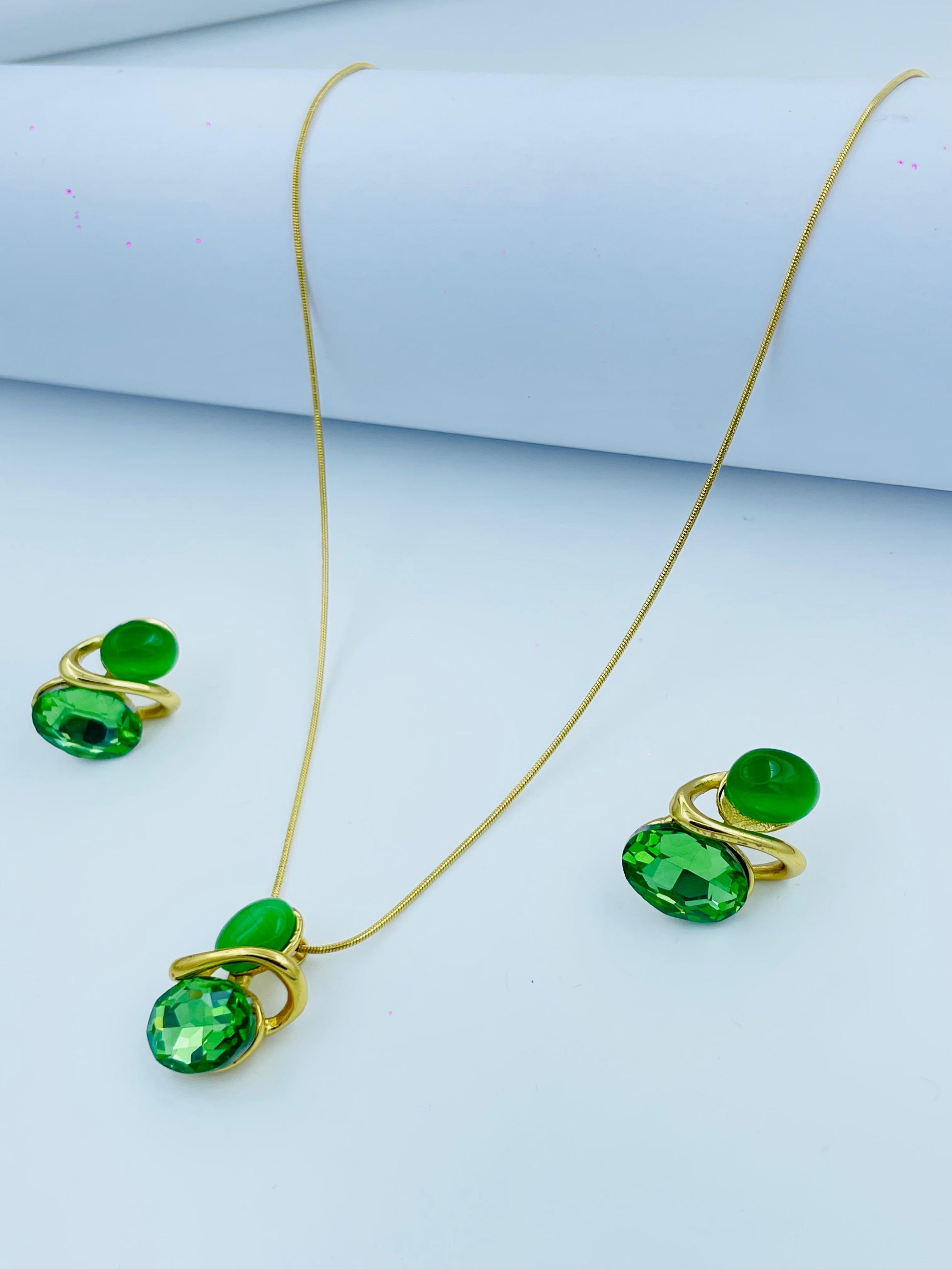Green Stone Pendant Necklace & Earring Set – Gold-Plated Party Jewelry for Women
