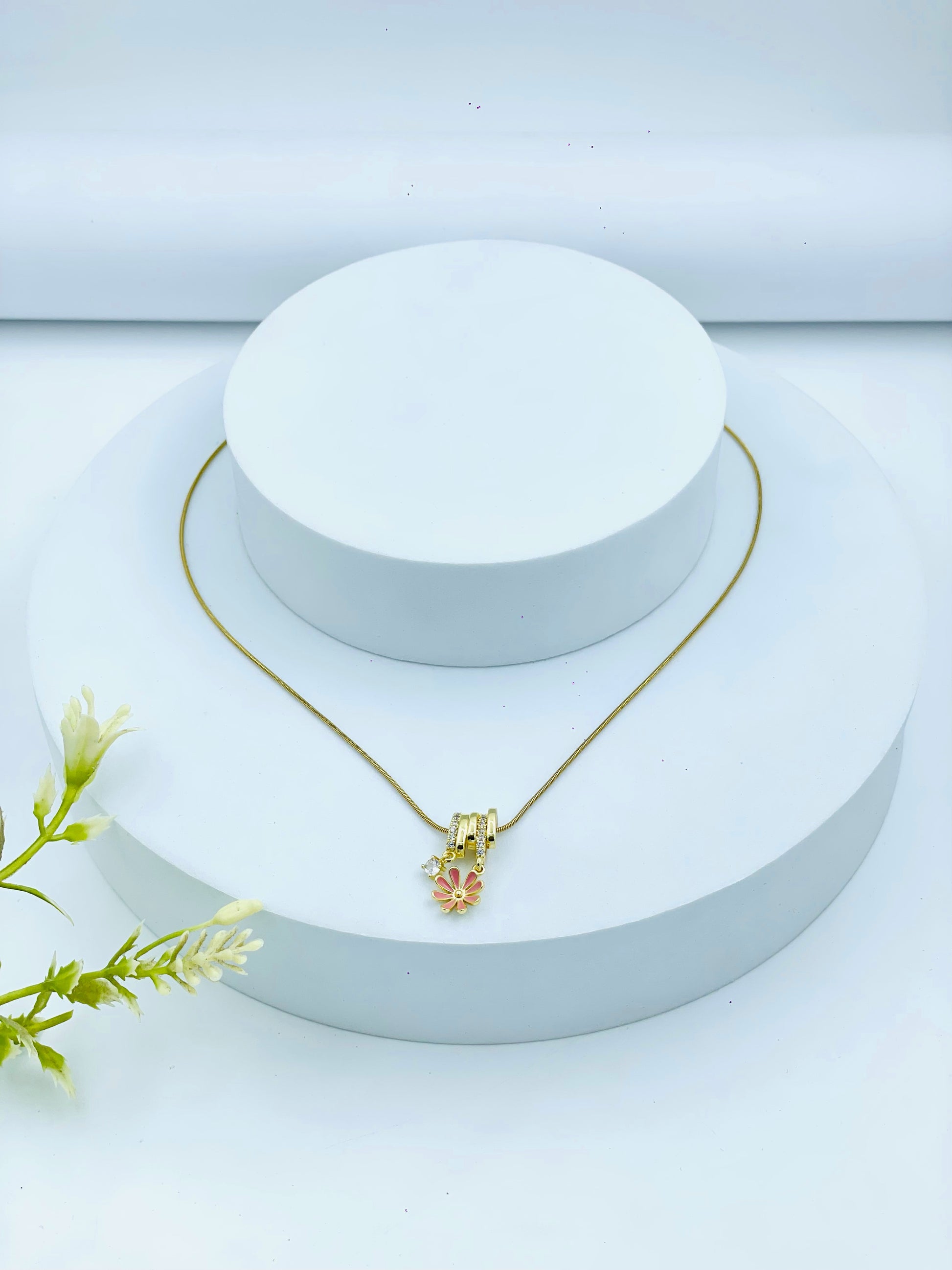 Elegant Gold Flower Pendant Necklace Stylish Jewelry
