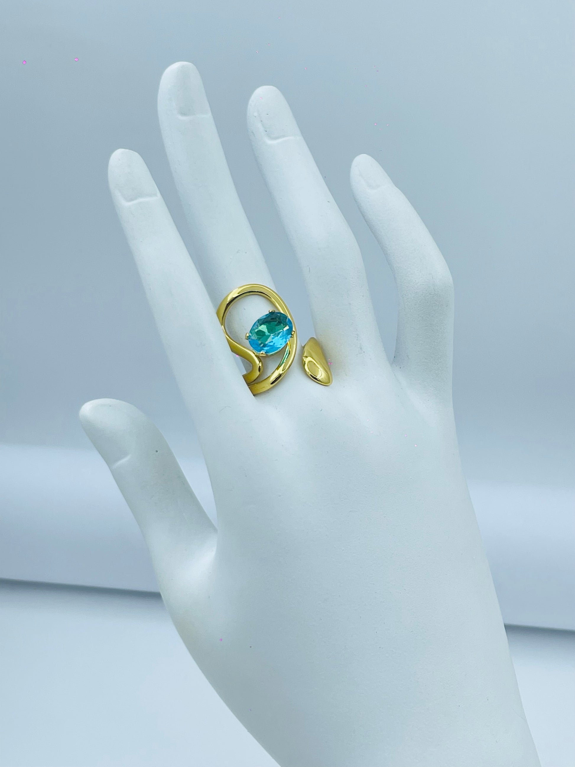 Elegant Gold Ring with Blue Gemstone