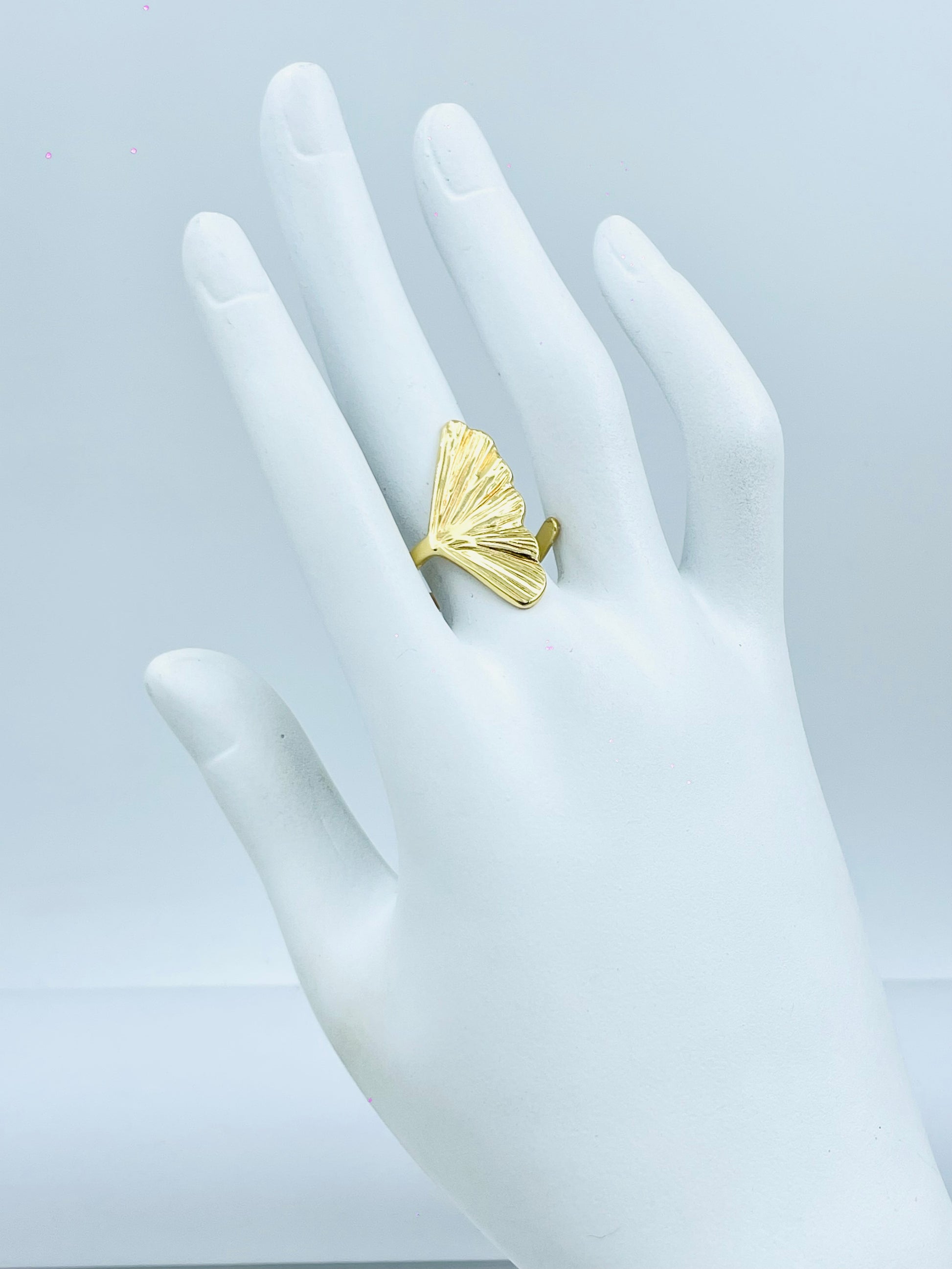 Elegant Gold Leaf Design Cocktail Ring for Women