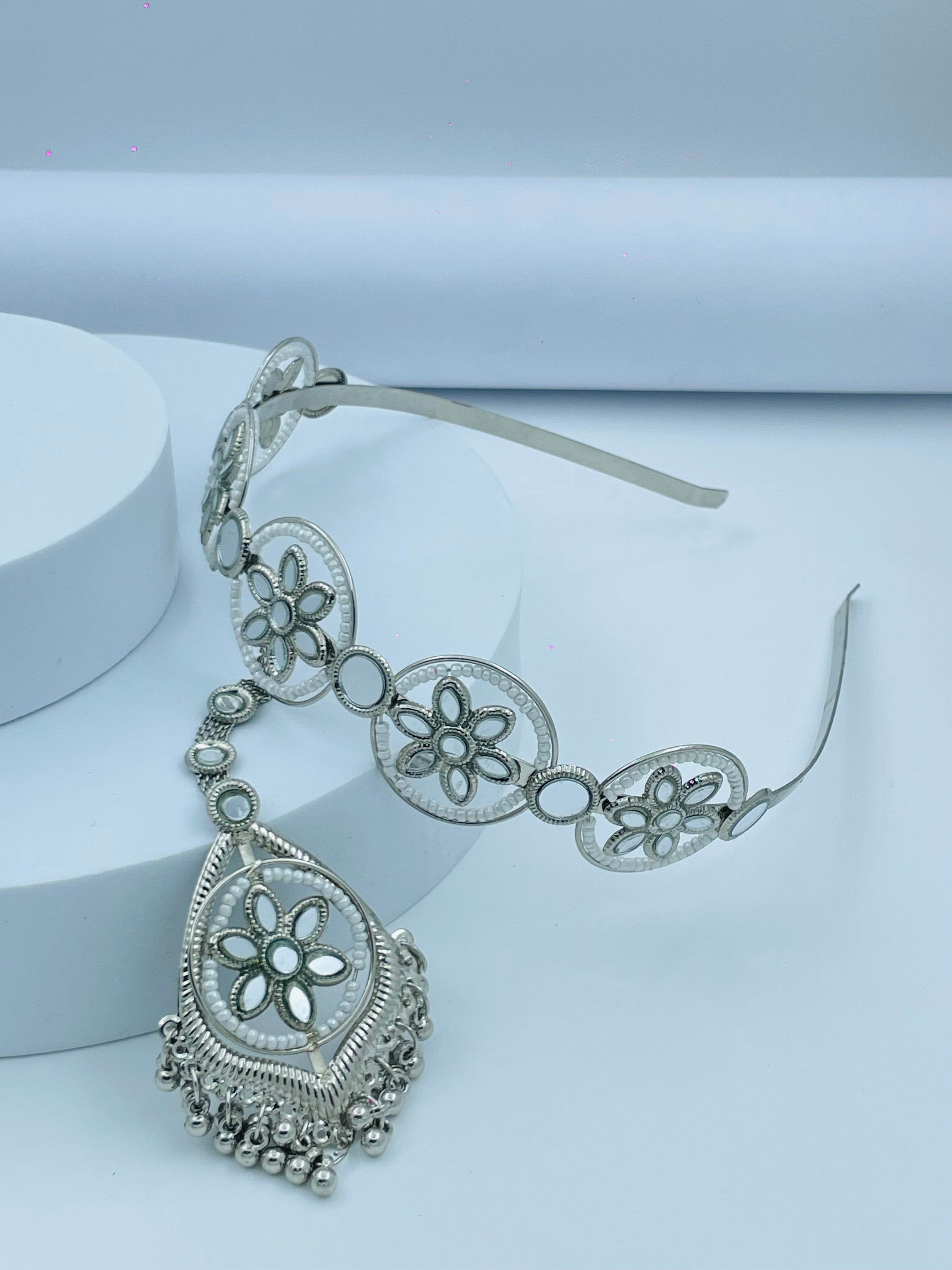 Elegant Silver Floral Hair Headband with Intricate Design