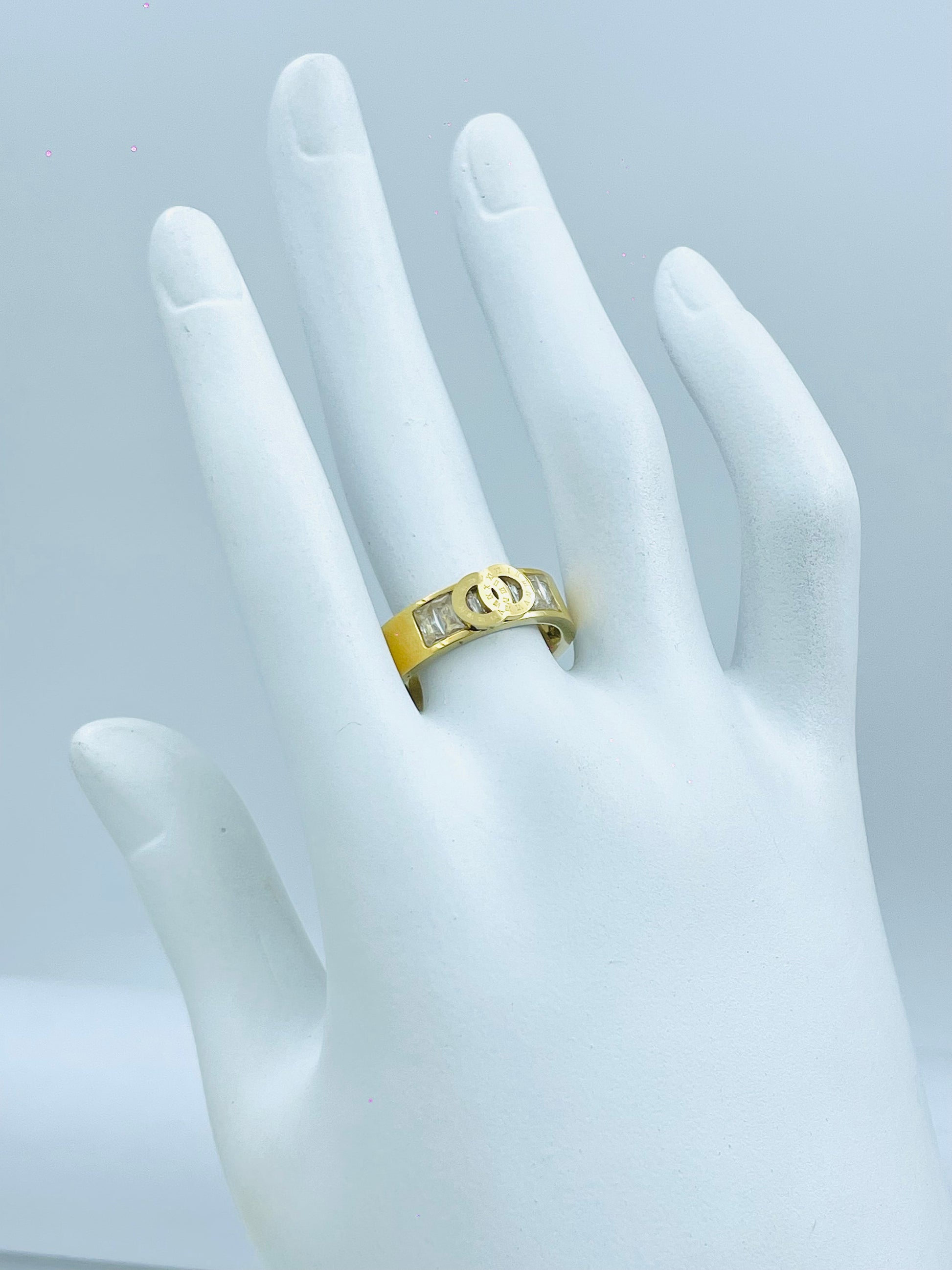 Elegant Gold and Silver Interlocking Ring