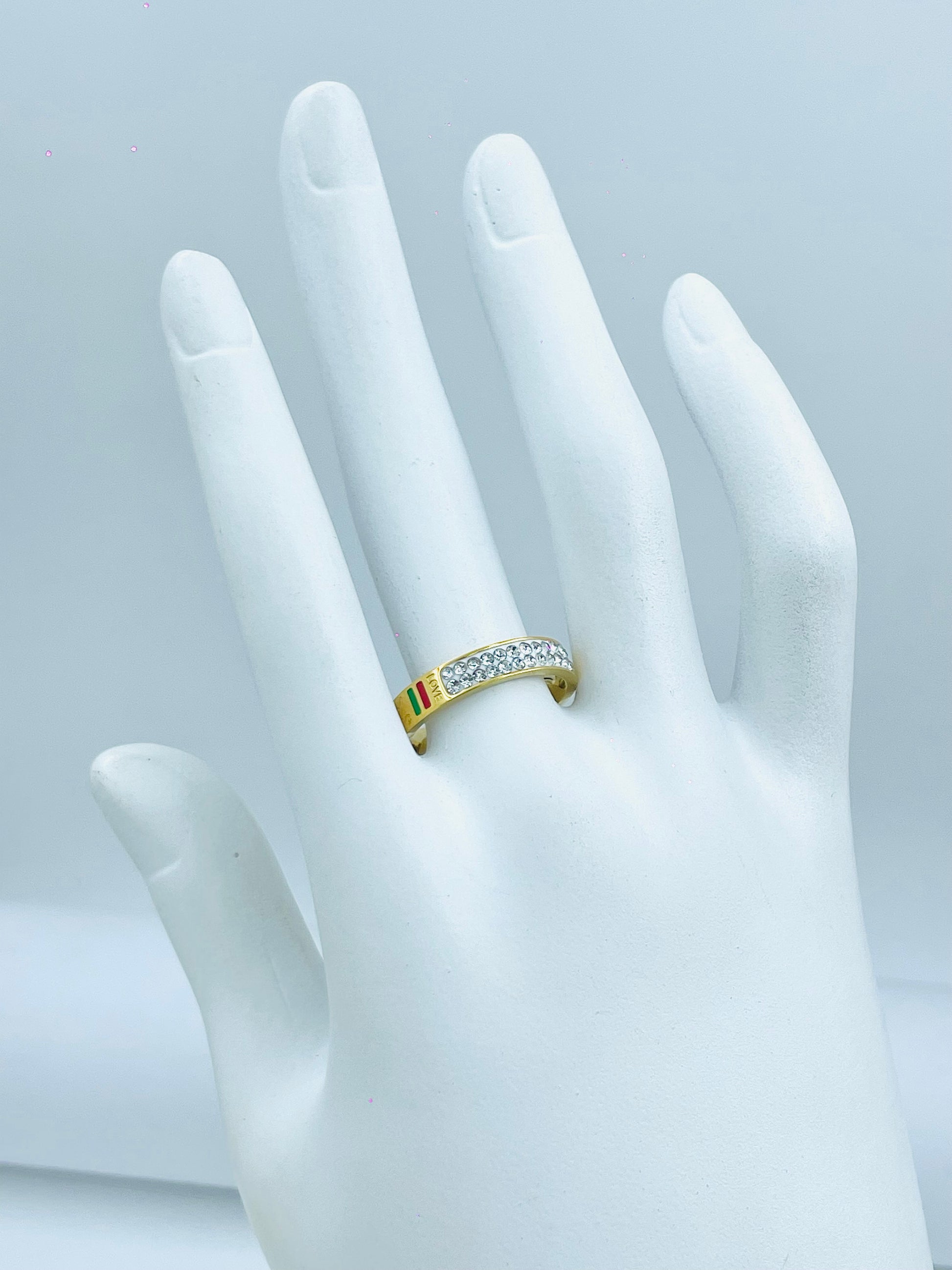 Elegant Gold and Diamond Ring for Women