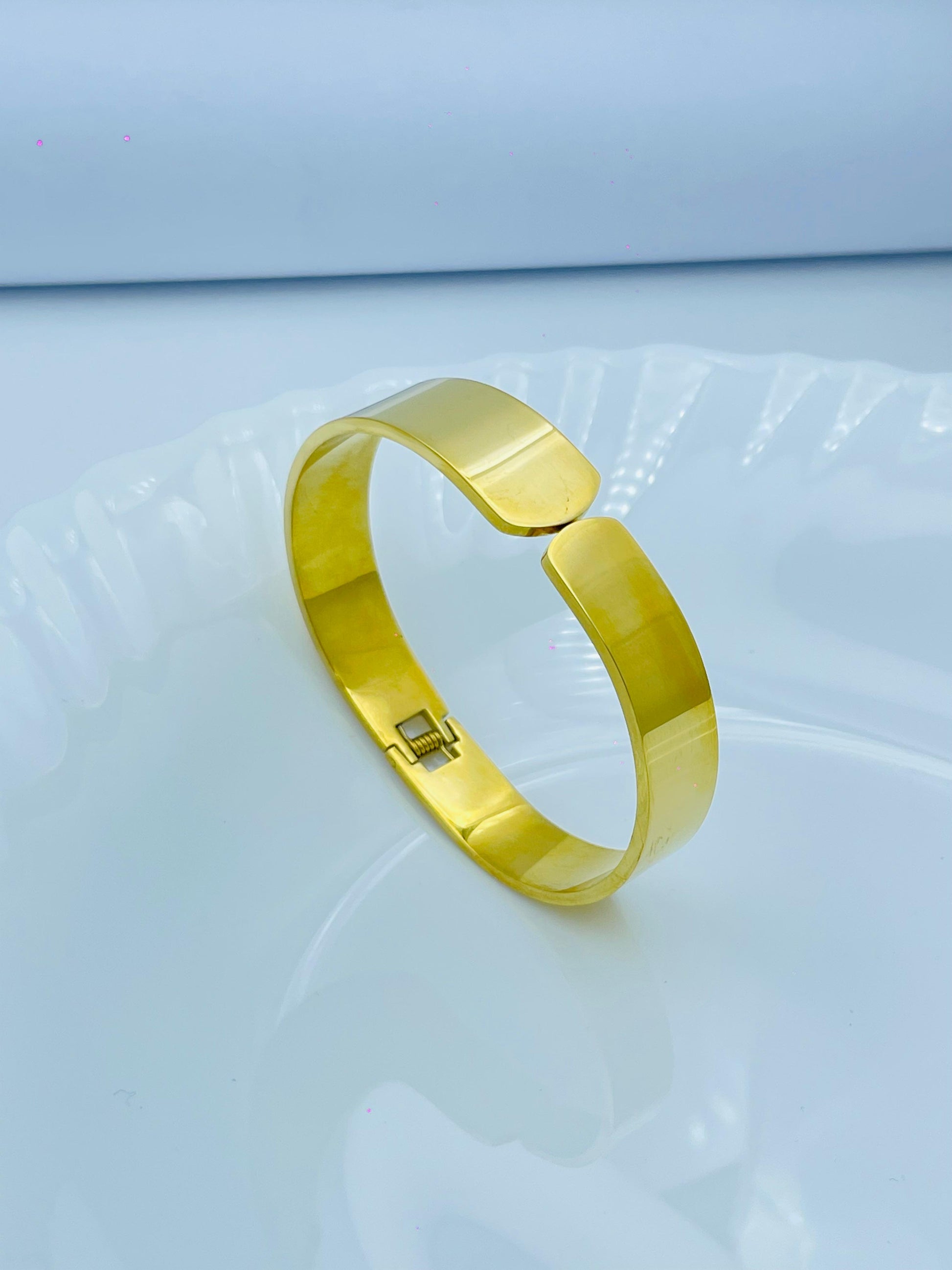 Minimalist Gold Anti-Tarnish Bracelet for Everyday Elegance