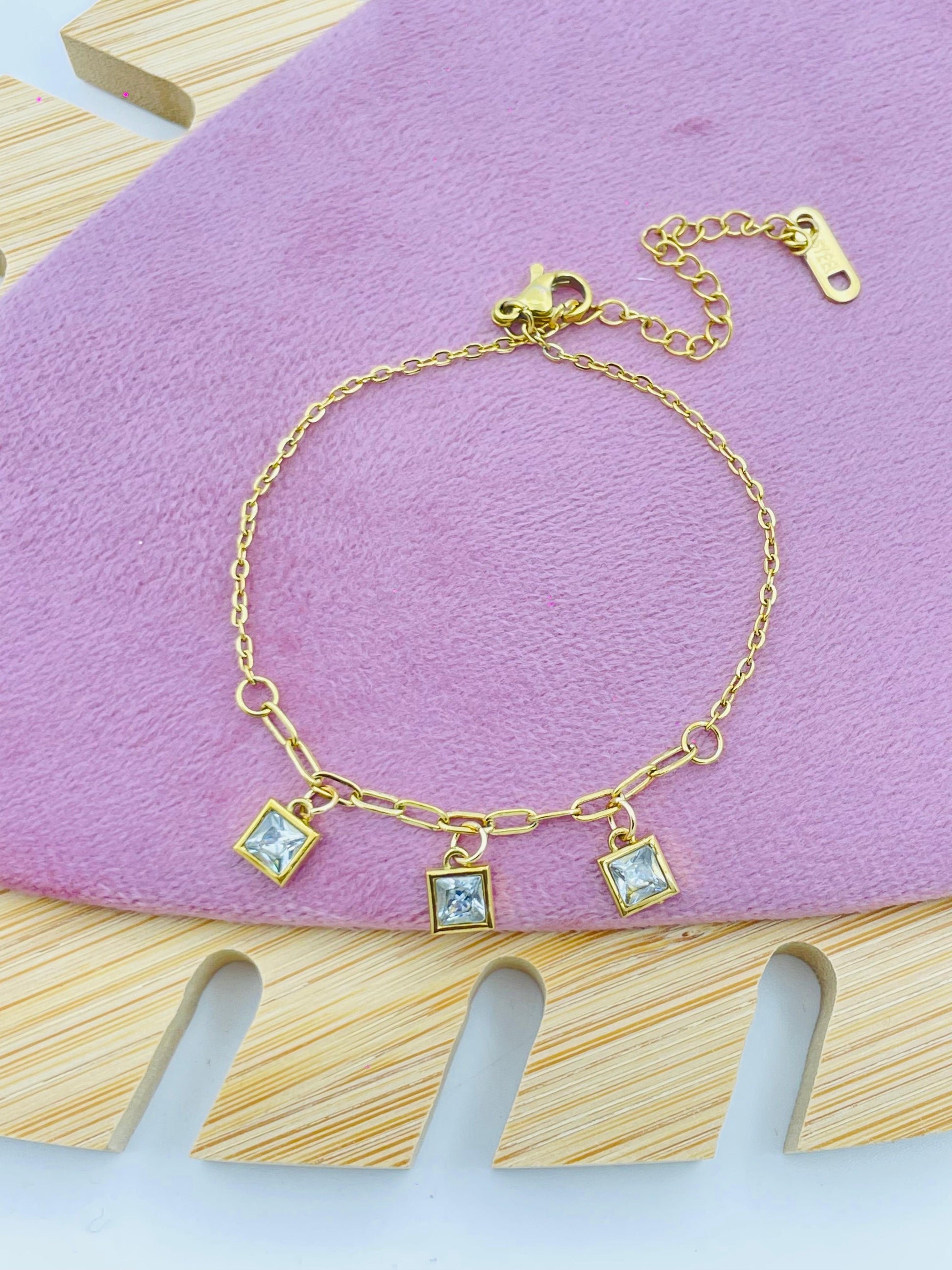 Elegant Gold Chain Bracelet with Dangling Square Crystals – Chic & Minimal