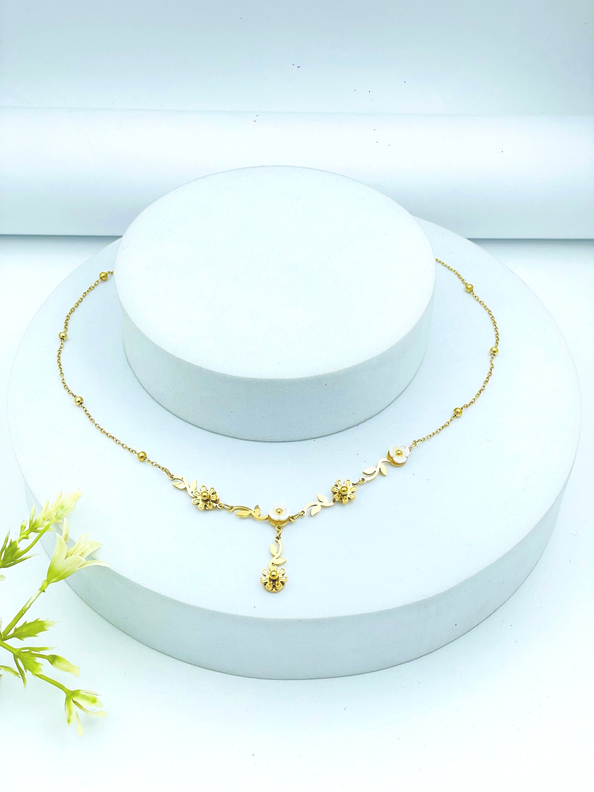 Elegant Gold Flower Charm