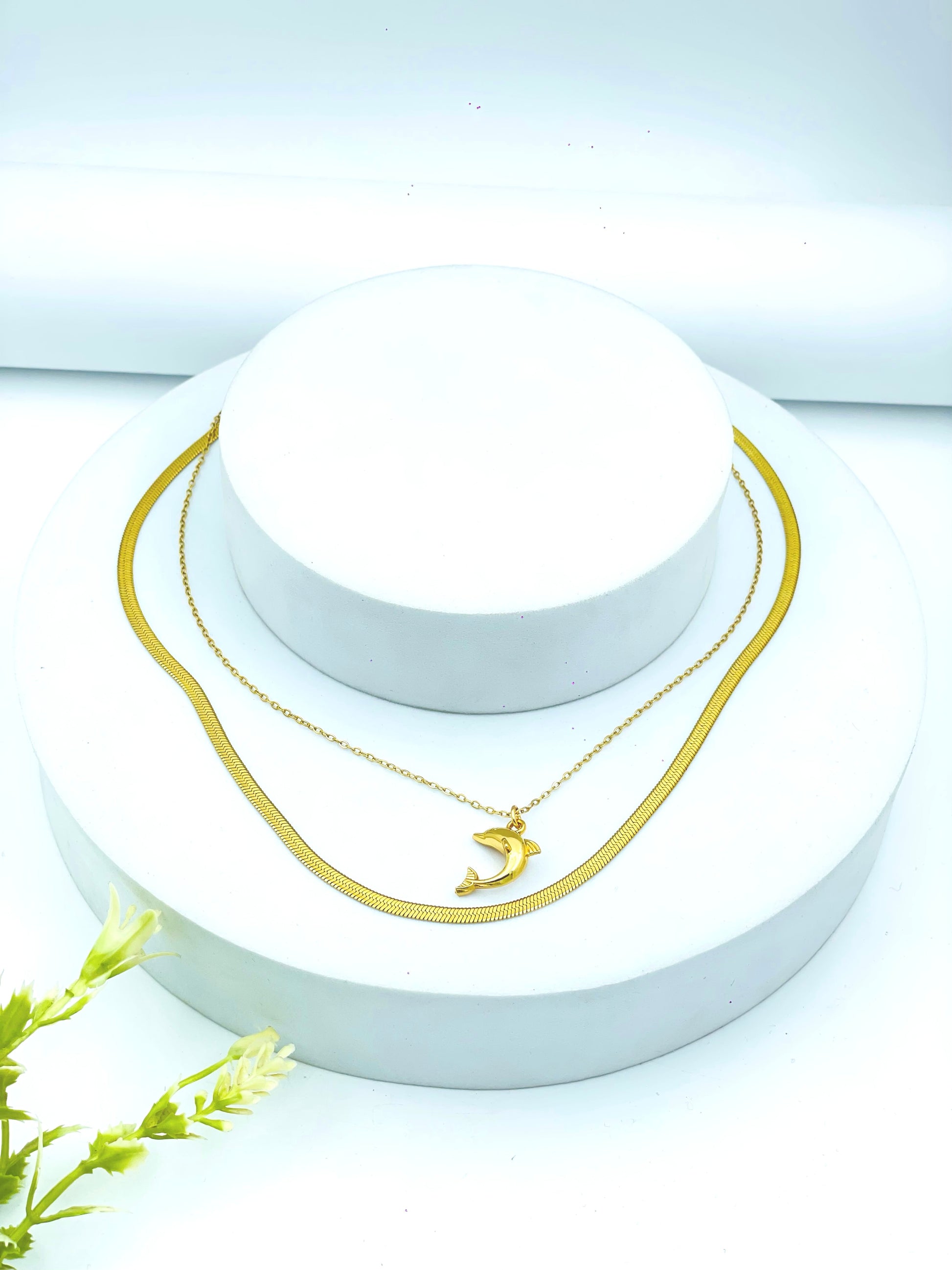 Elegant Gold Moon Pendant Layered Necklace