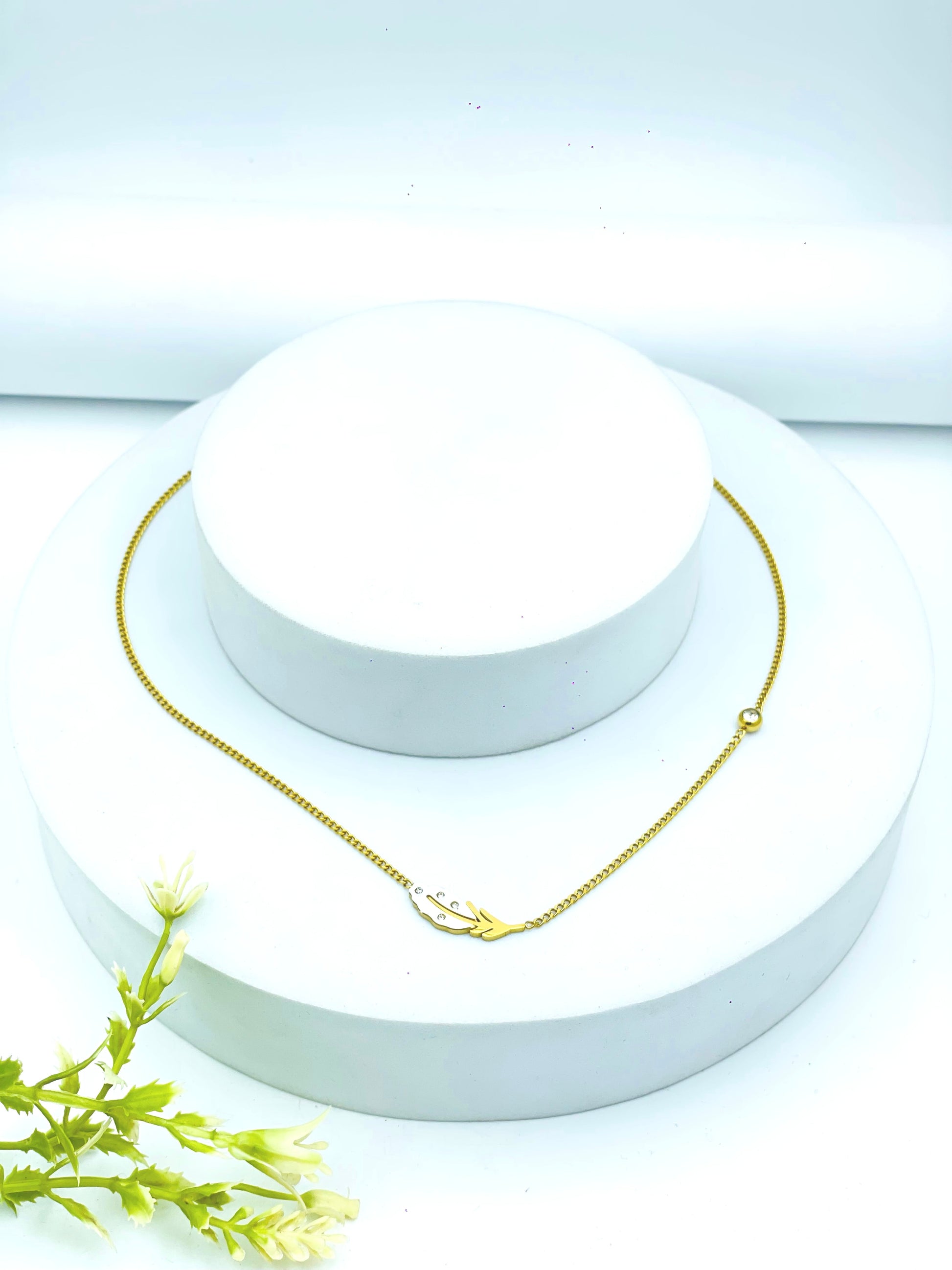 Elegant Gold Plated Hand Pendant Necklace