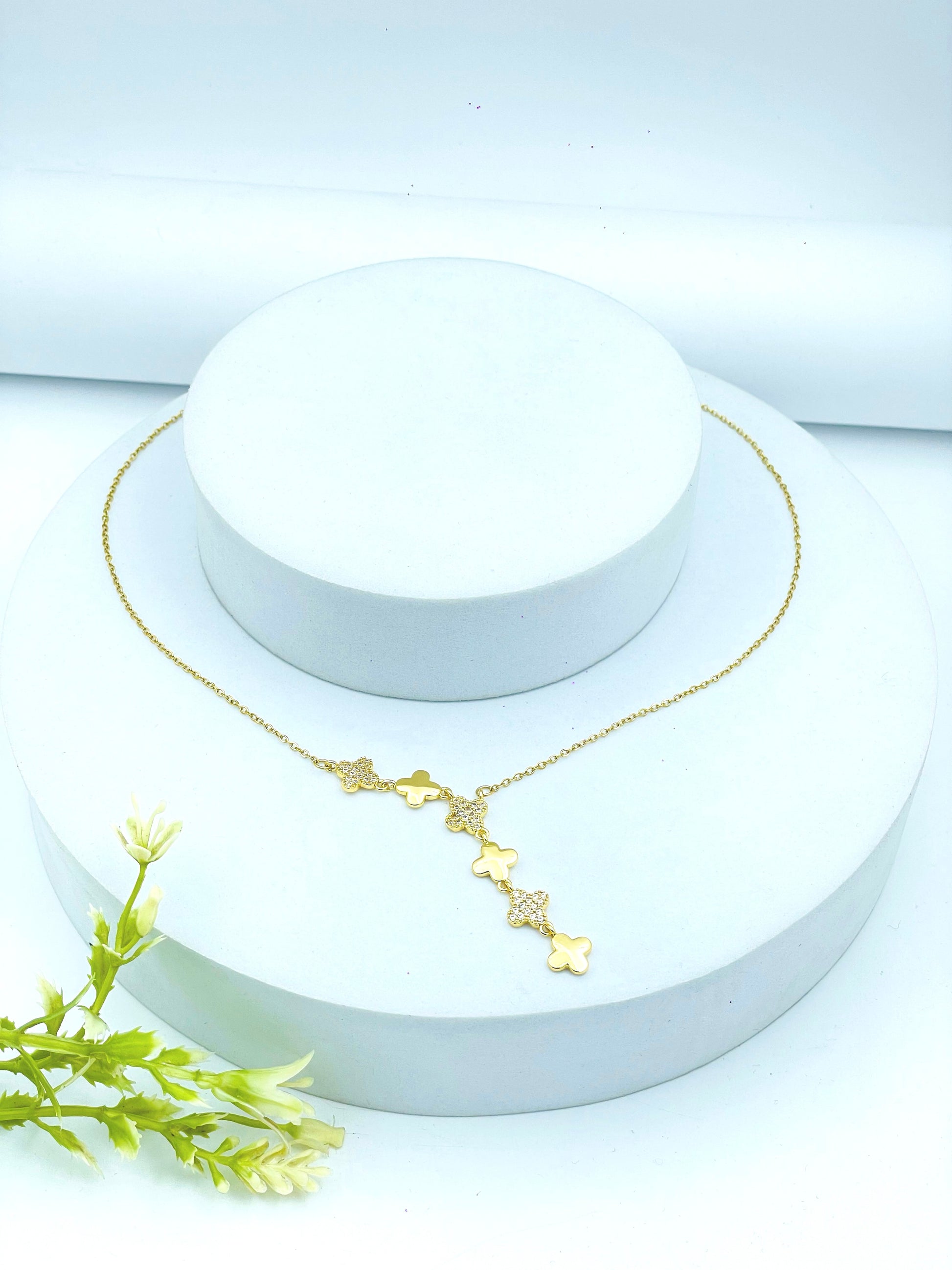 Elegant Gold Clover Necklace  Perfect for Any Occasion