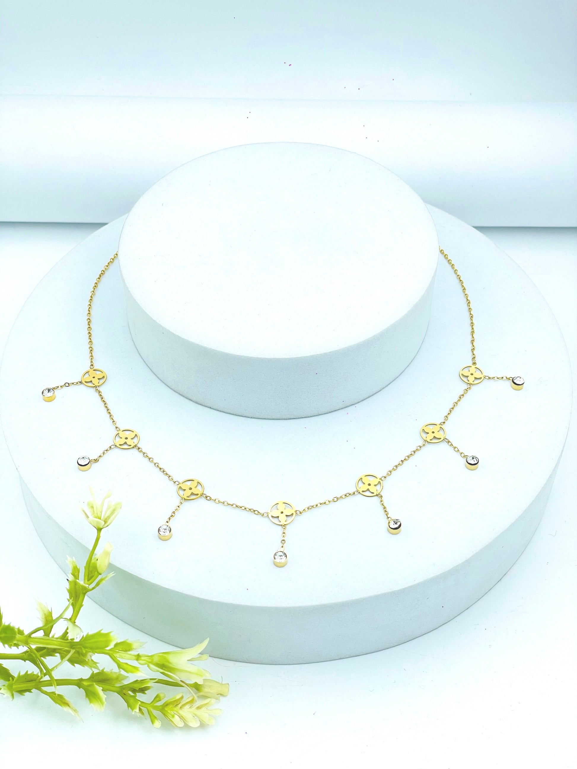 Elegant Gold Choker Necklace with Dainty Pendants