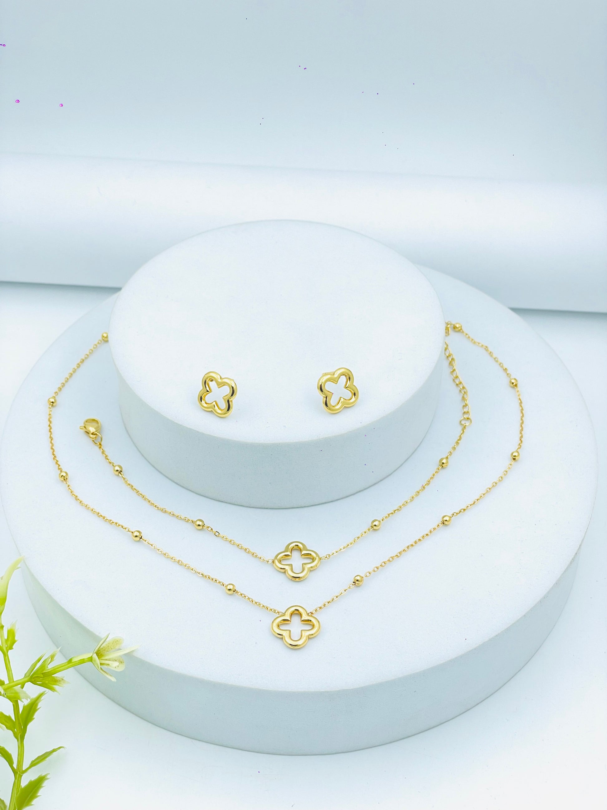 Elegant Gold Clover Jewelry Set  Necklace and Earrings