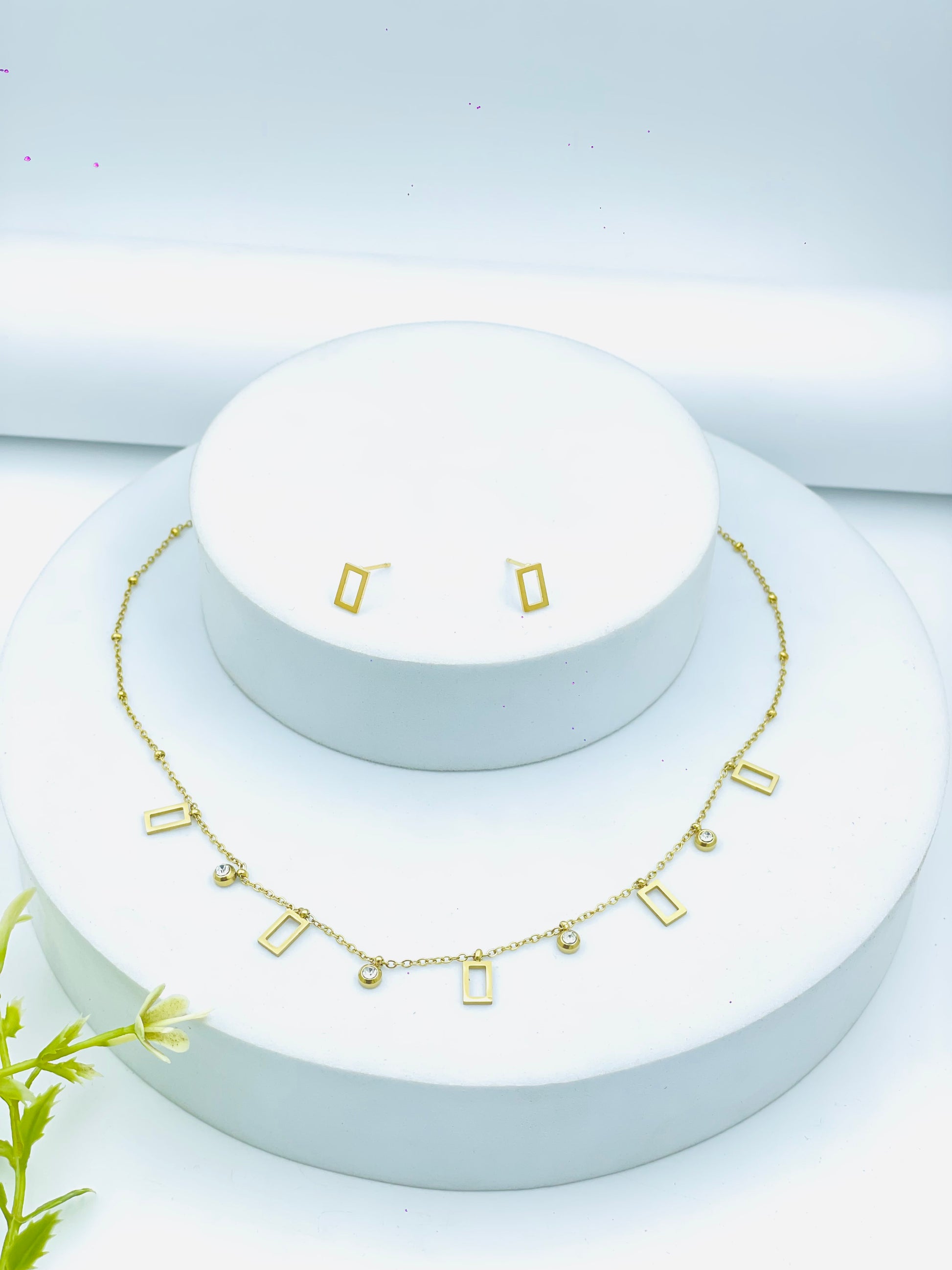 Stylish Geometric Gold Necklace and Earring Set