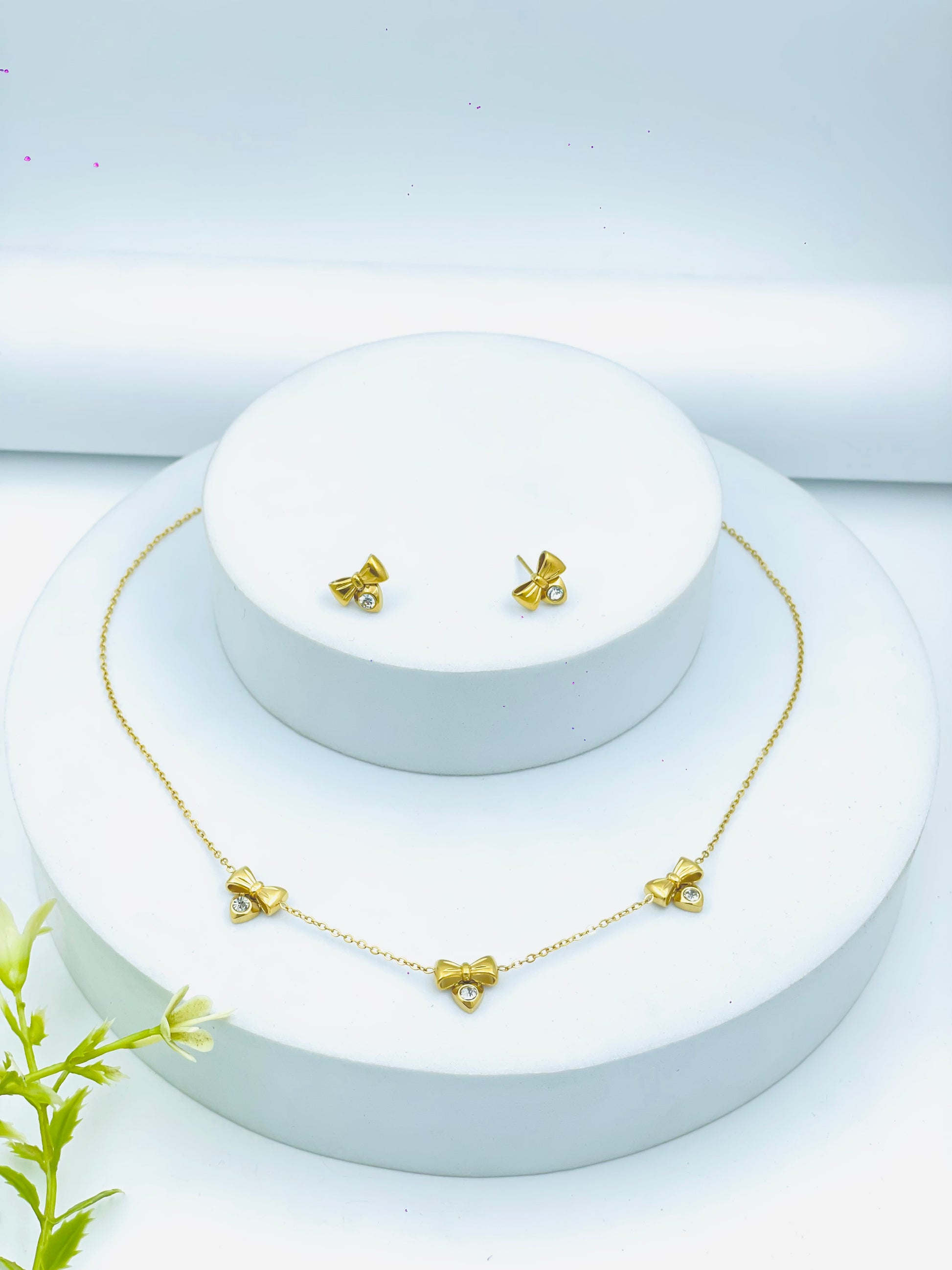 Elegant Golden Heart Necklace and Earring Set
