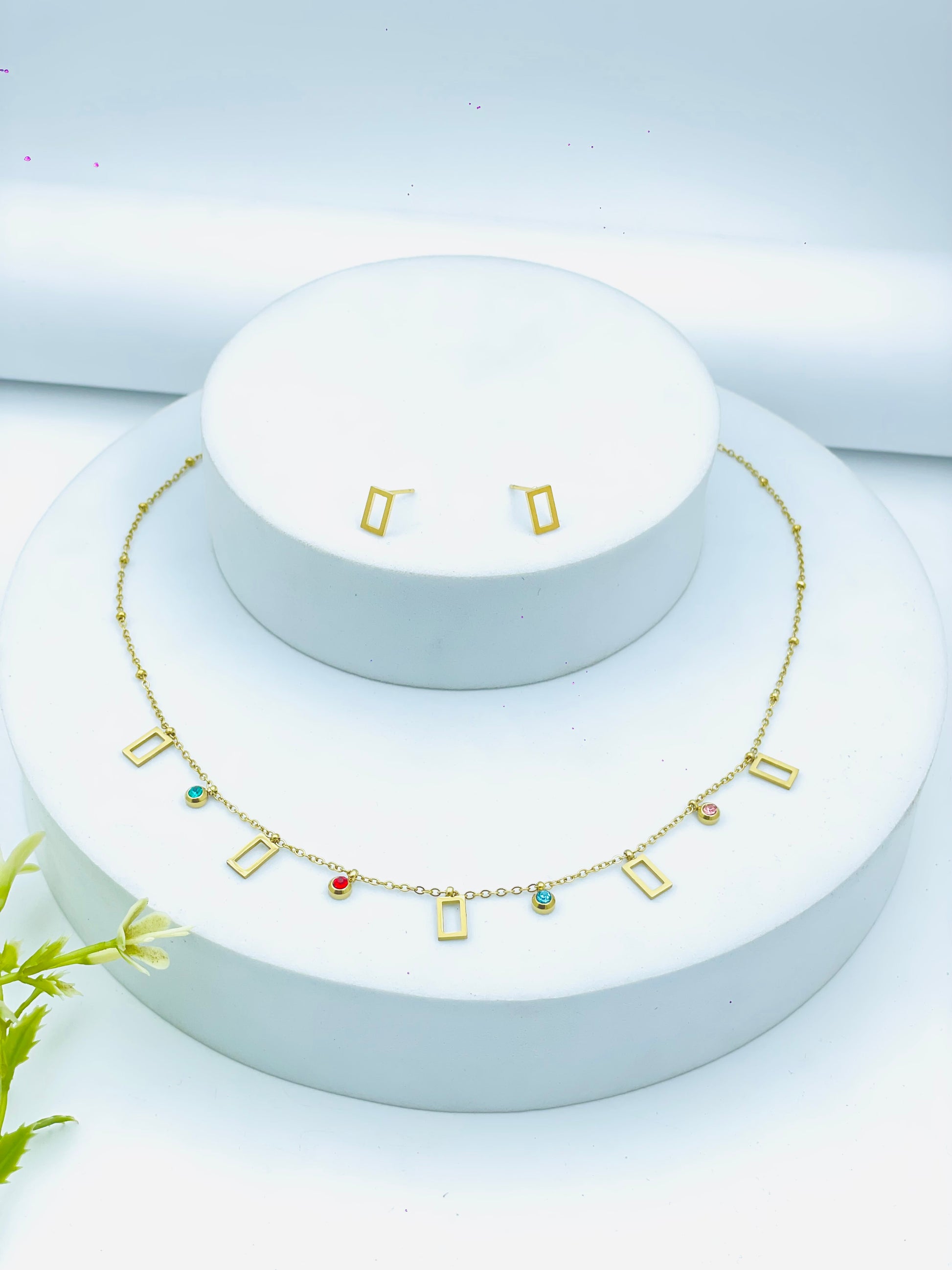 Elegant Geometric Gold Necklace and Earrings Set