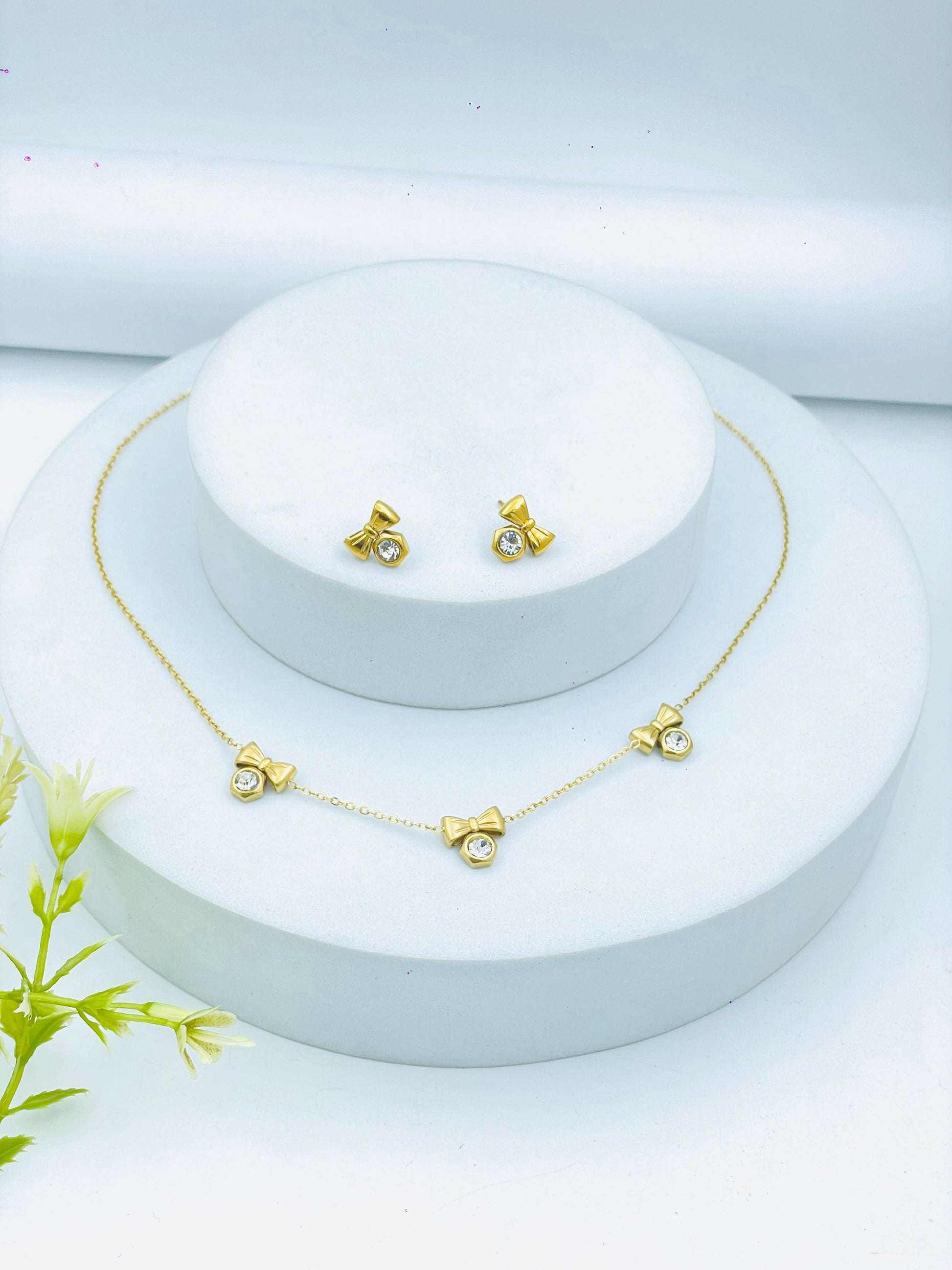 Elegant Gold Bow Necklace and Earring Set
