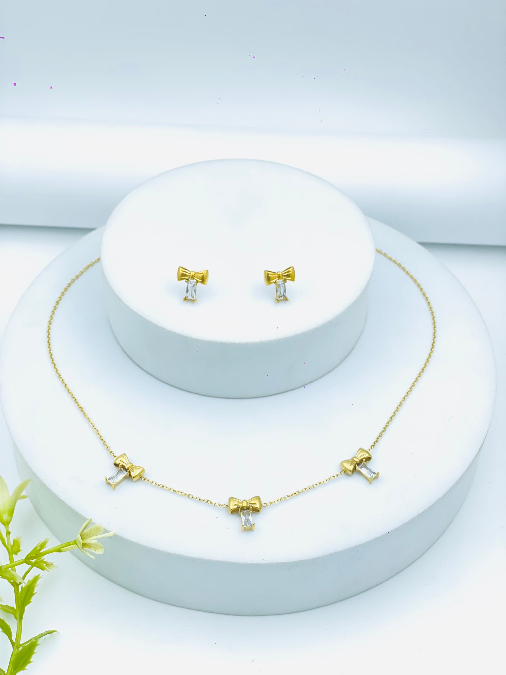 Elegant Gold Bow Necklace and Earrings Set