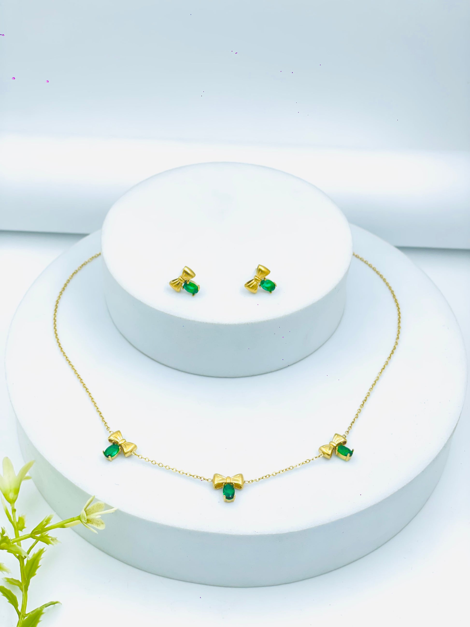 Elegant Gold Necklace and Earrings Set  Green Stones