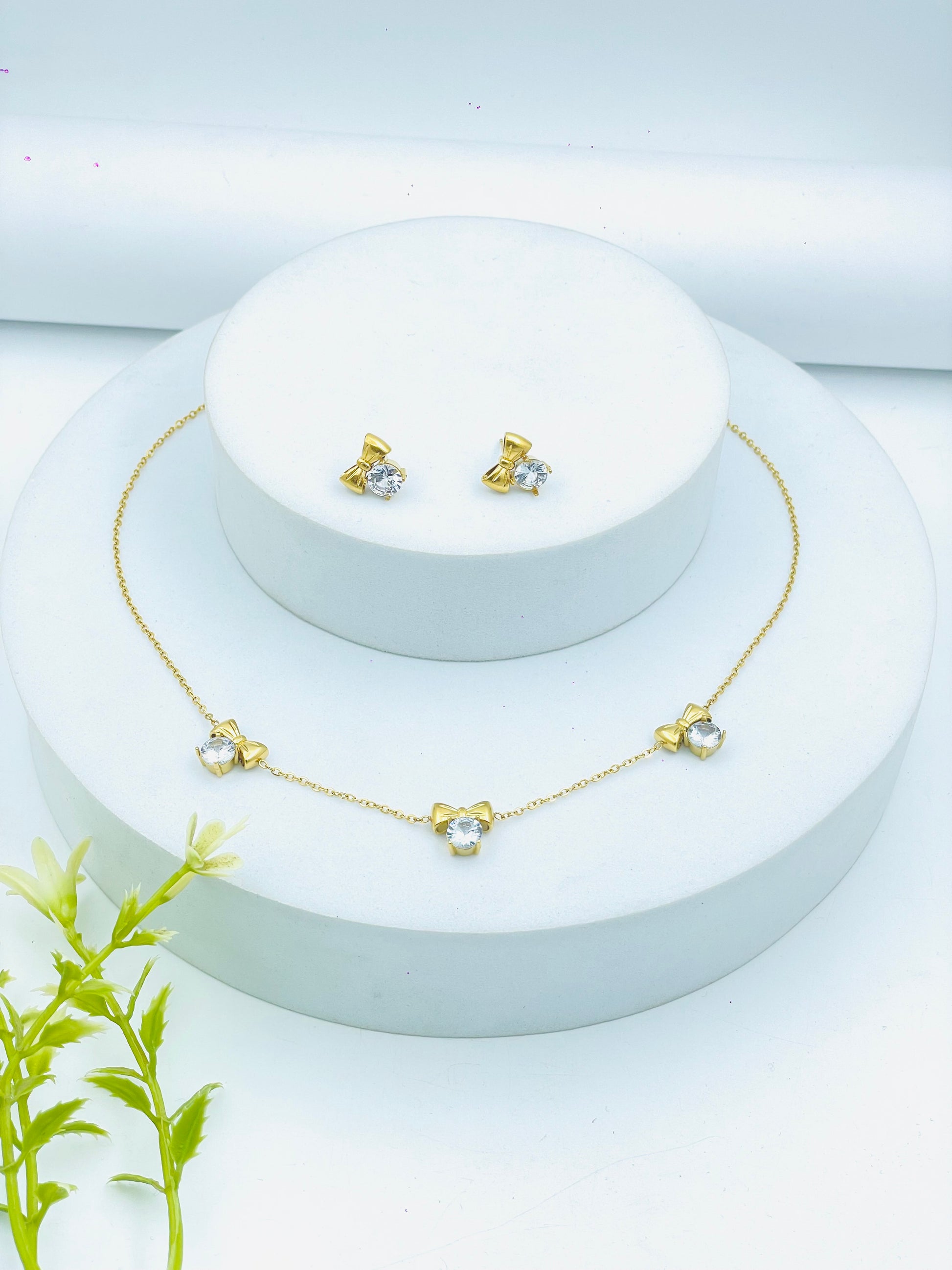 Elegant Gold Necklace and Earring Set with Gemstones