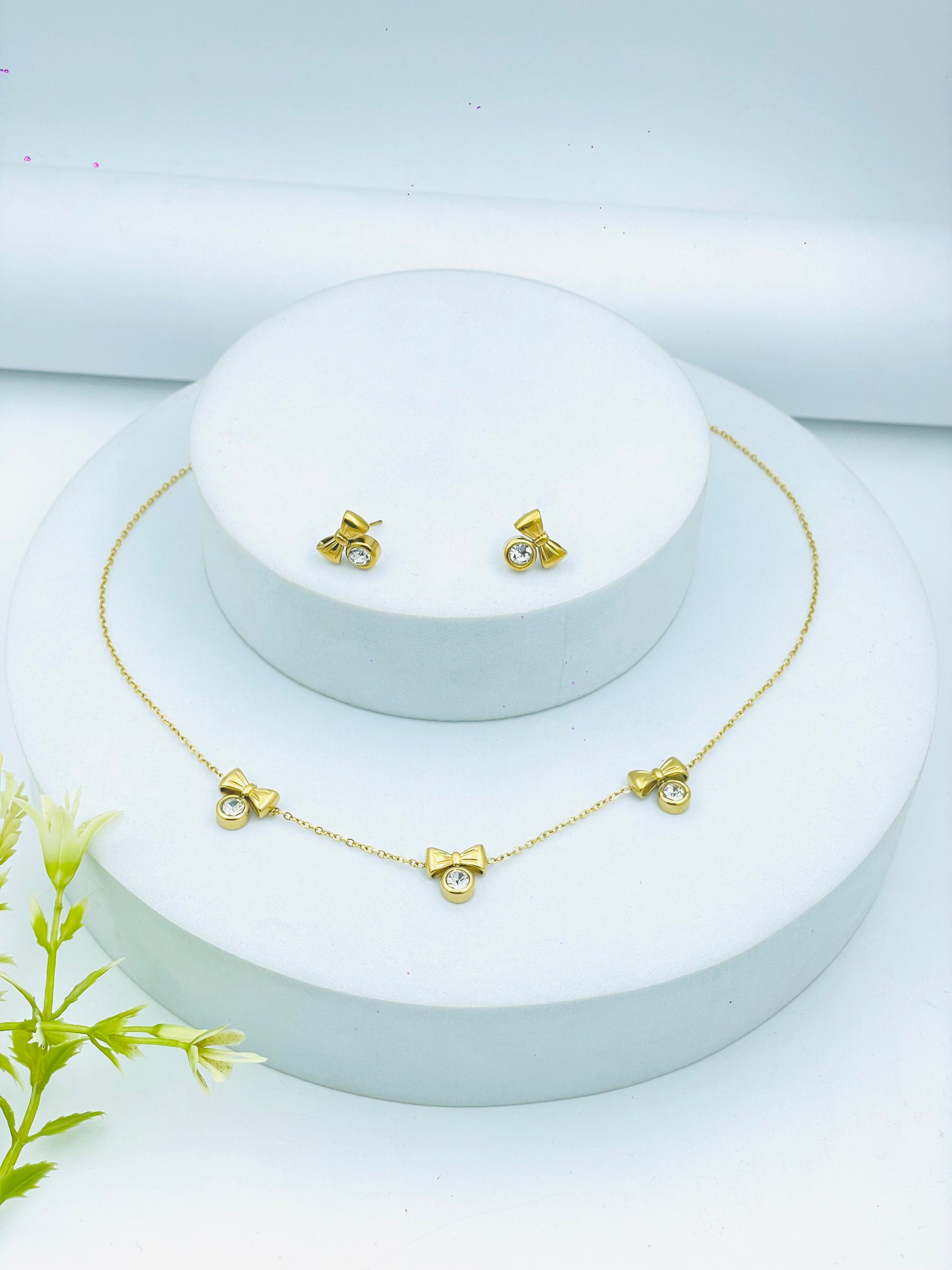 Elegant Gold Bow and Diamond Jewelry Set