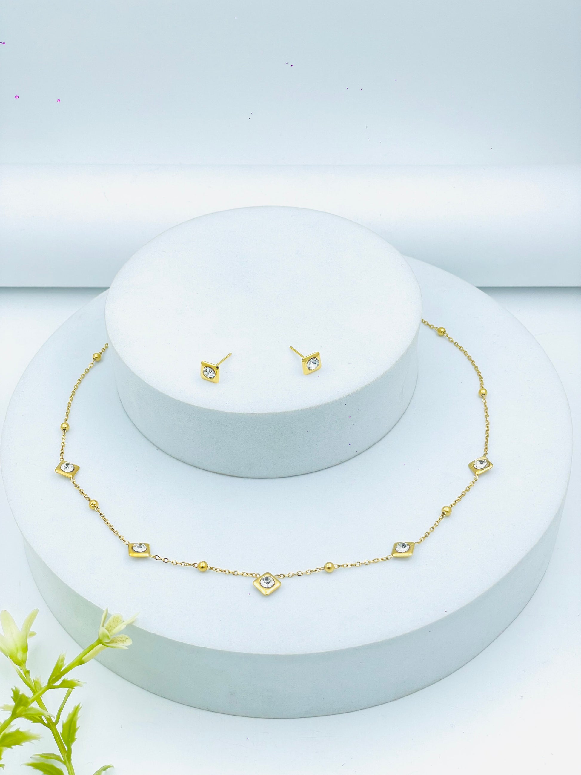 Elegant Gold Geometric Necklace and Earrings Set
