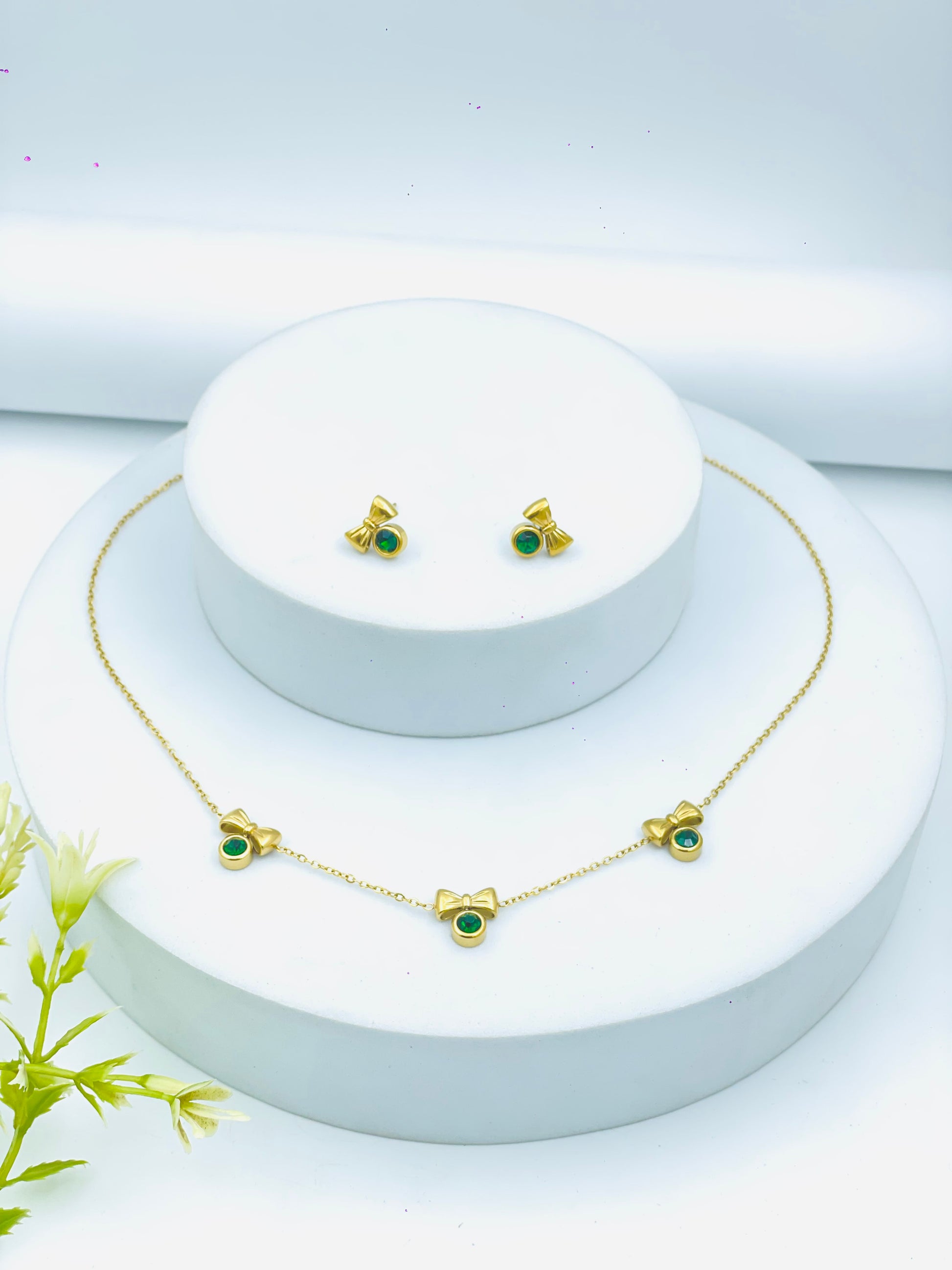 Elegant Green Stone Jewelry Set  Necklace and Earrings
