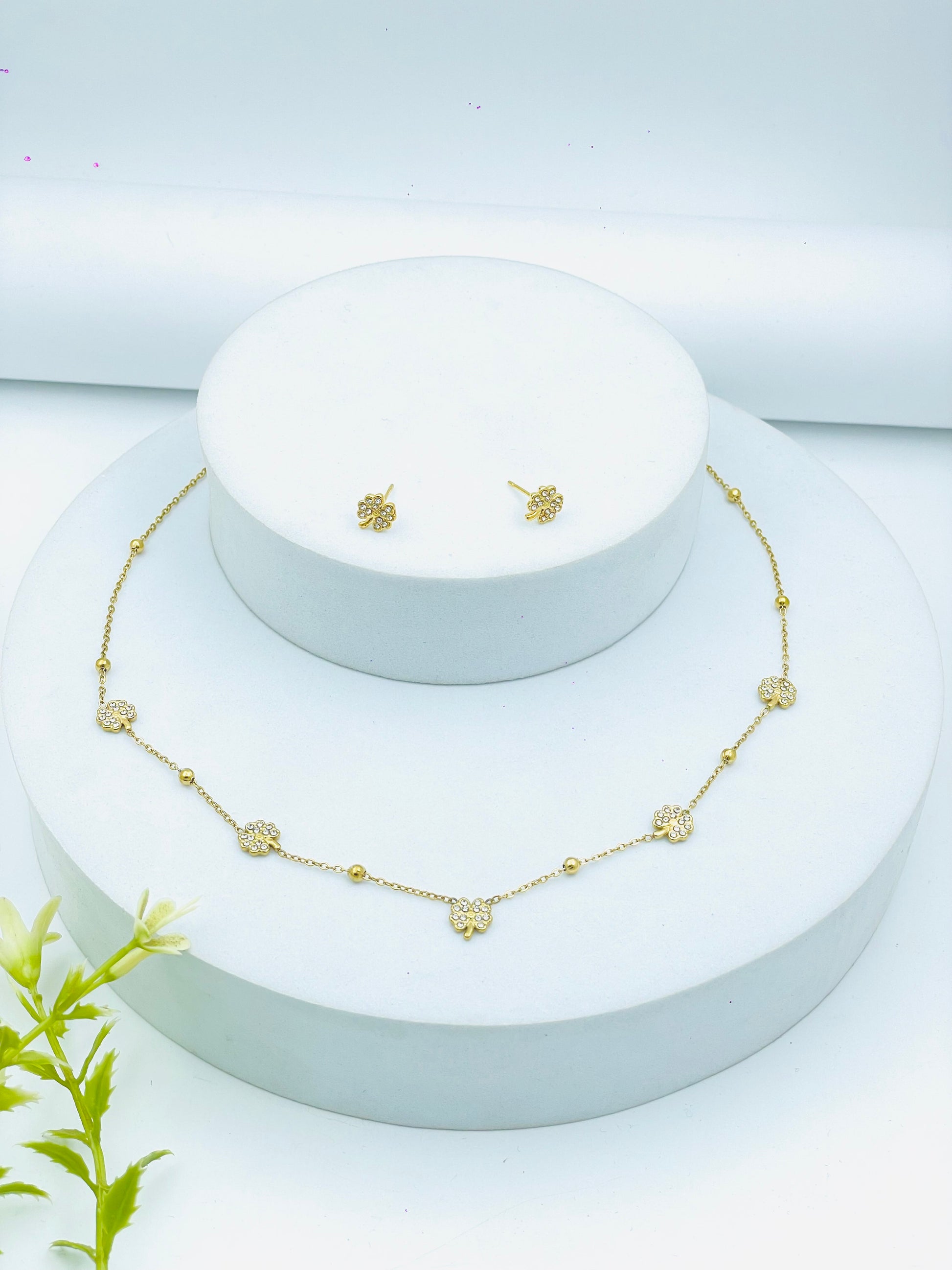 Elegant Floral Gold Necklace and Earring Set