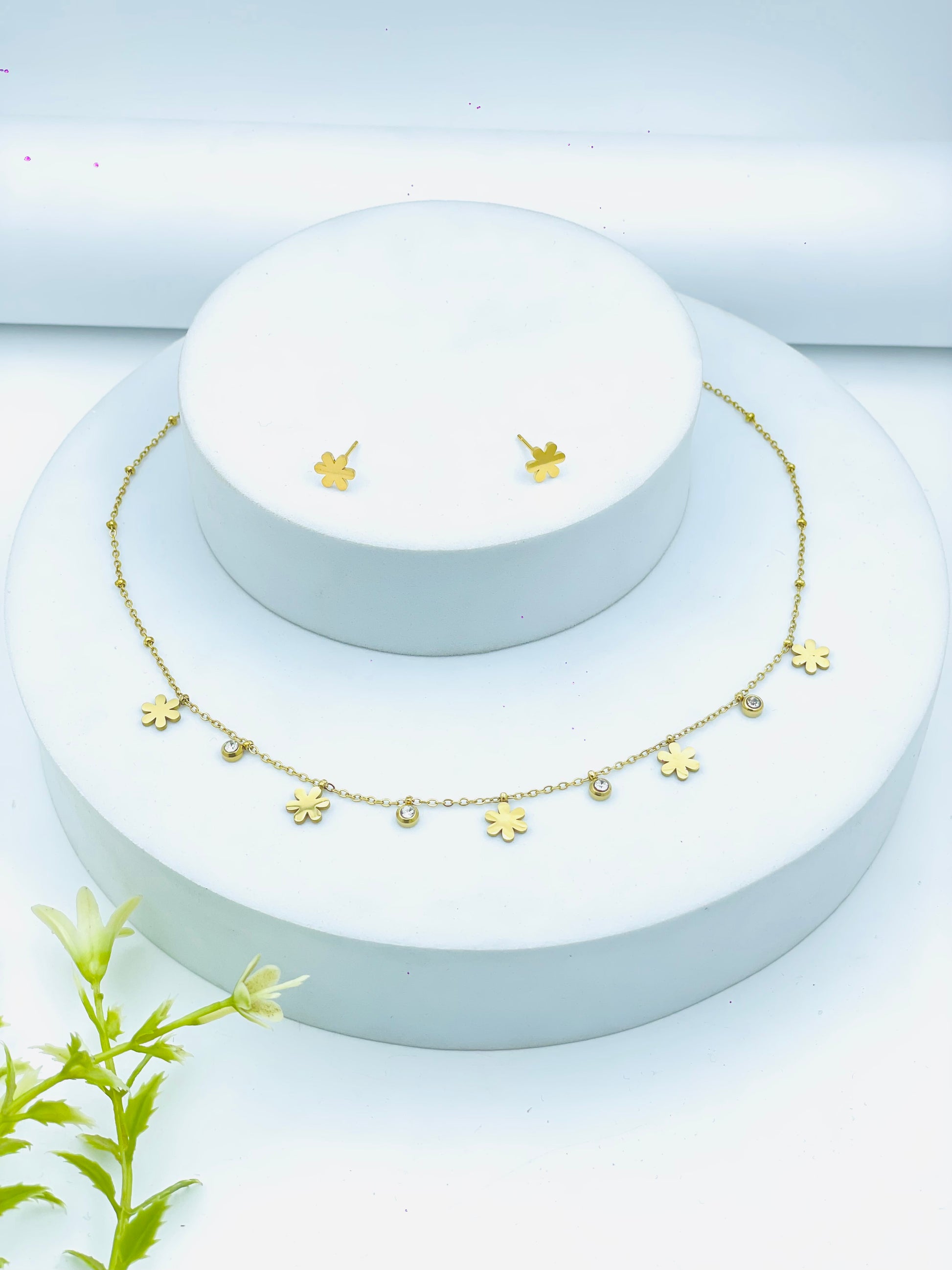 Elegant Gold Flower Necklace and Earring Jewelry Set