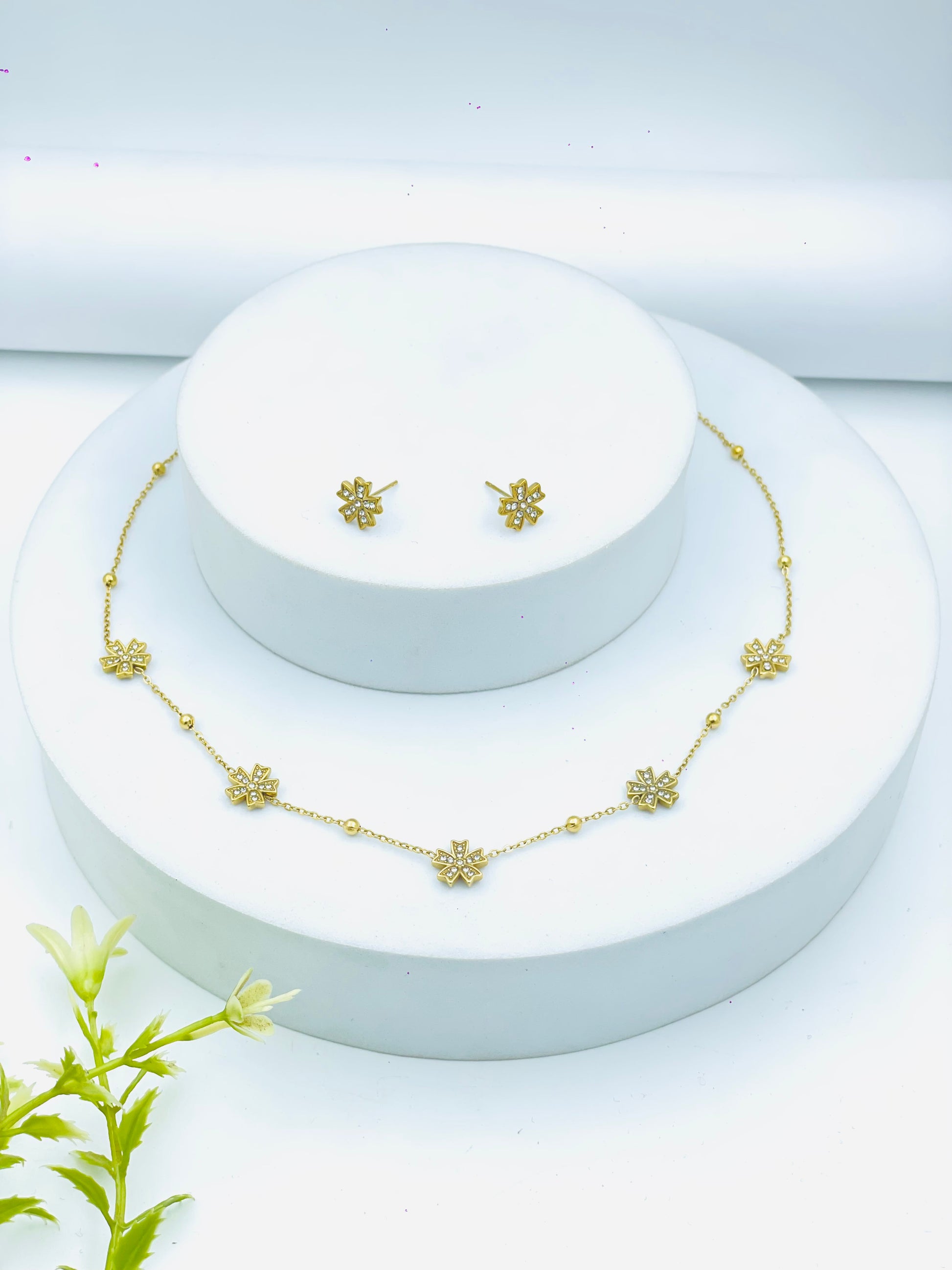 Elegant Floral Gold Necklace and Earring Set