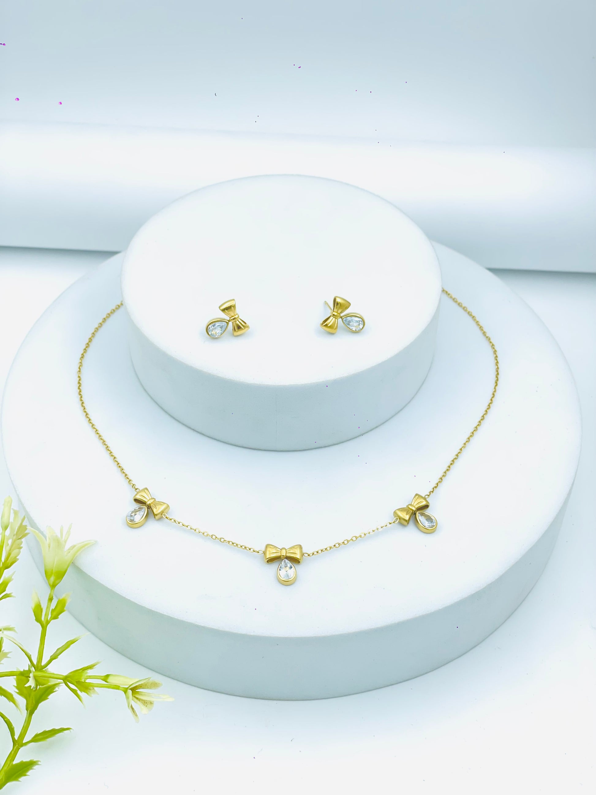 Elegant Gold Bow Jewelry Set with Pearls