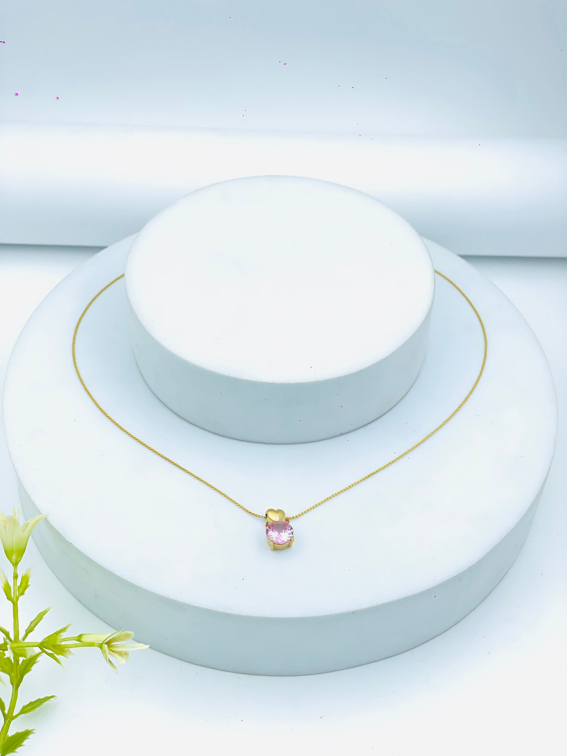 Elegant Gold Necklace with Pink Gemstone Pendant
