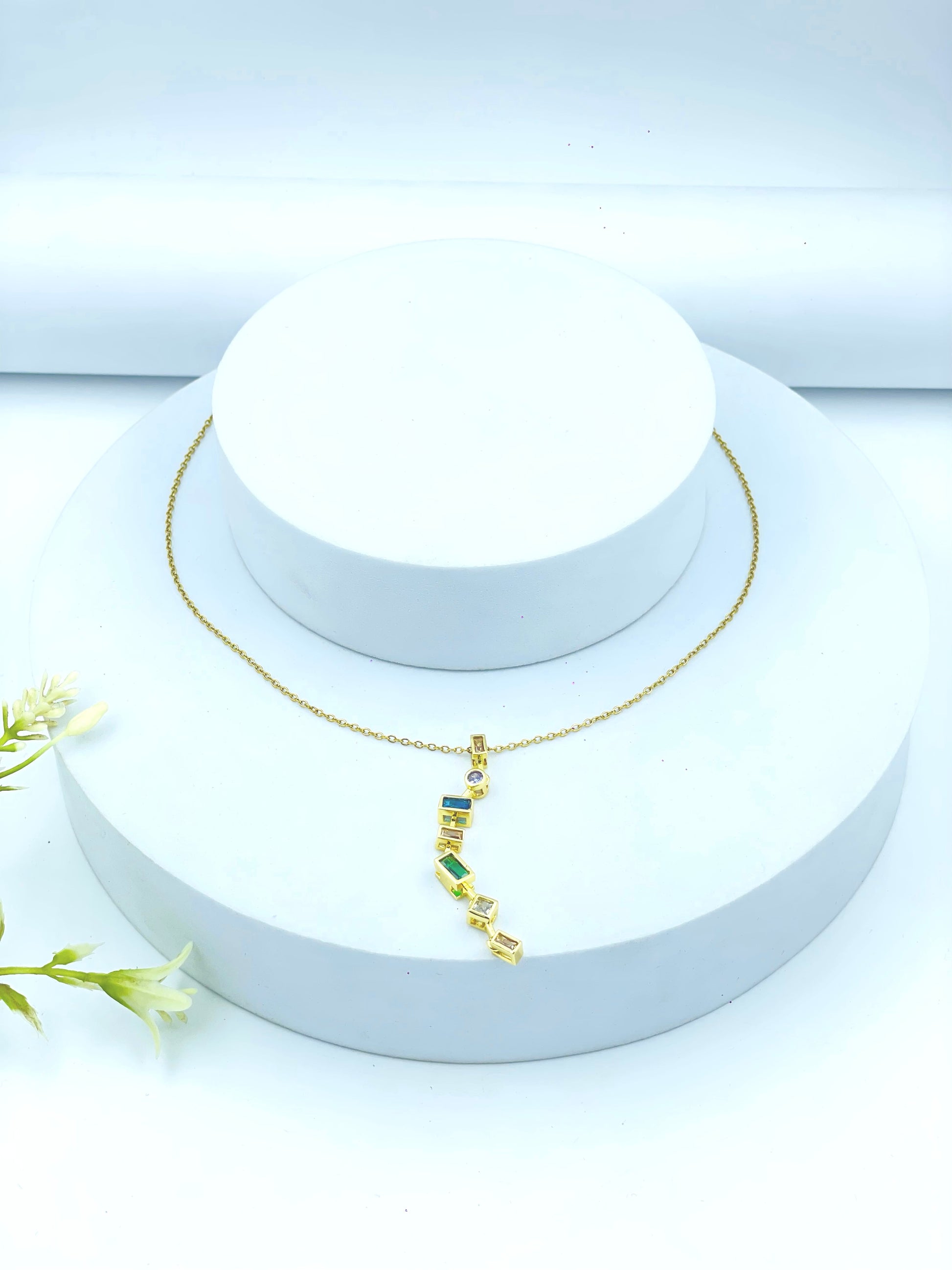 Elegant Gold Geometric Necklace