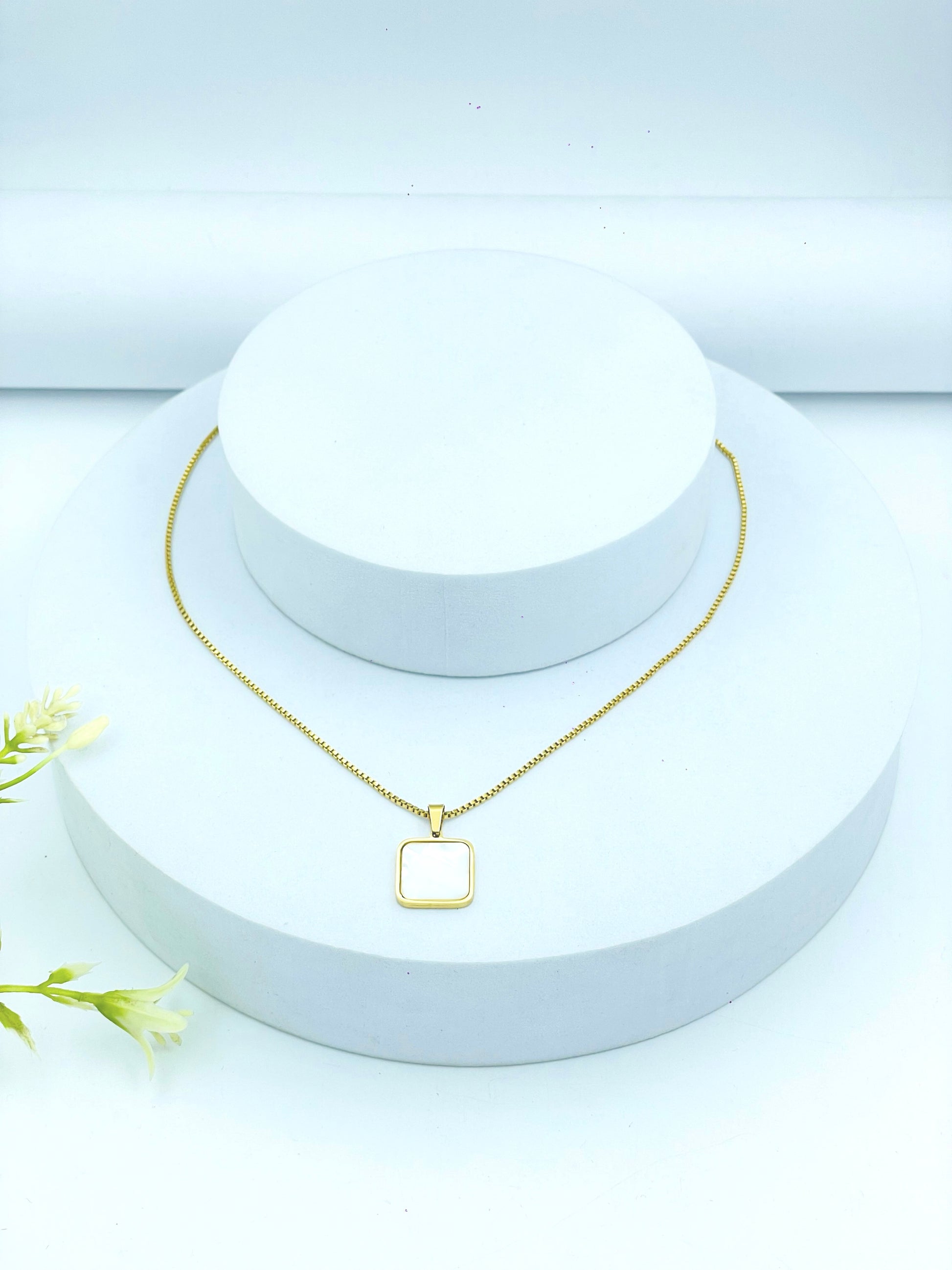 Elegant Gold Square Pendant Necklace