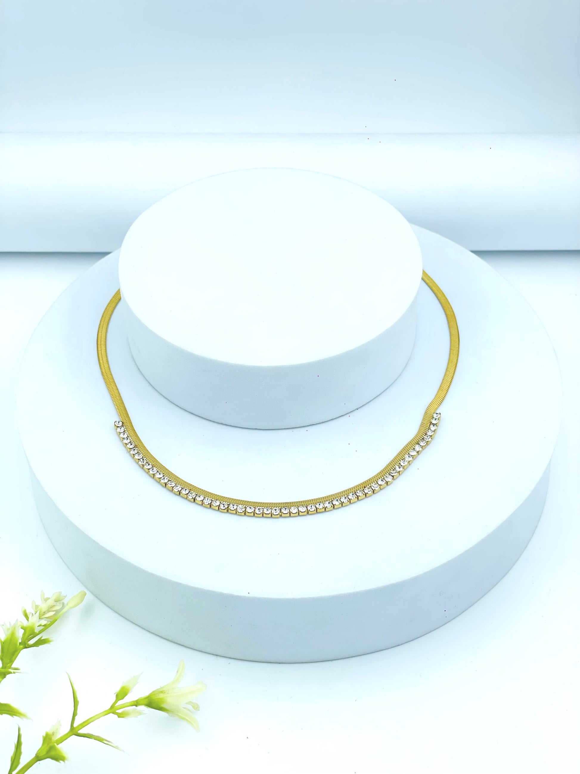 Elegant Gold and Diamond Choker Necklace