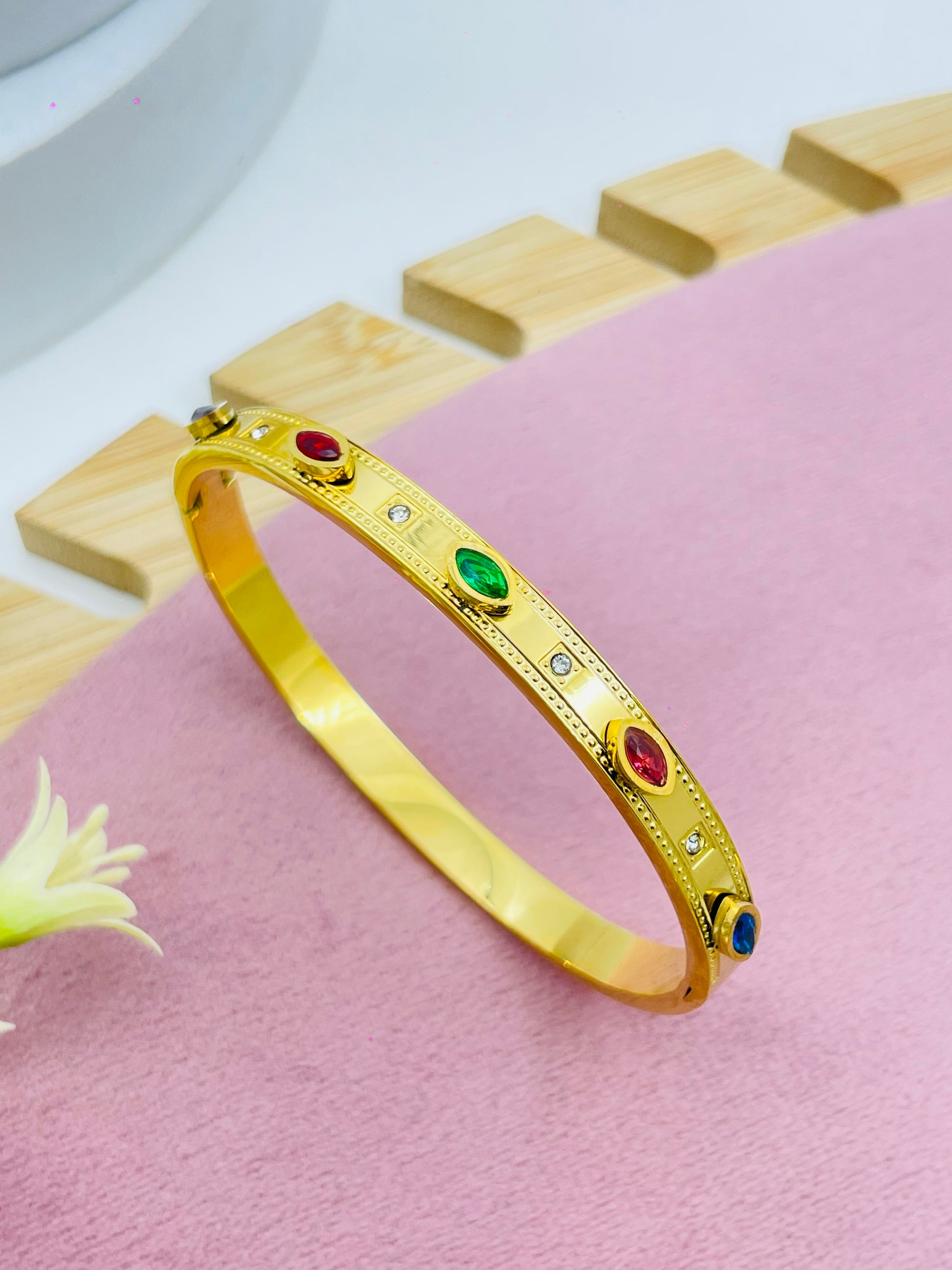 Elegant Gold Bracelet with Multicolor Gemstones