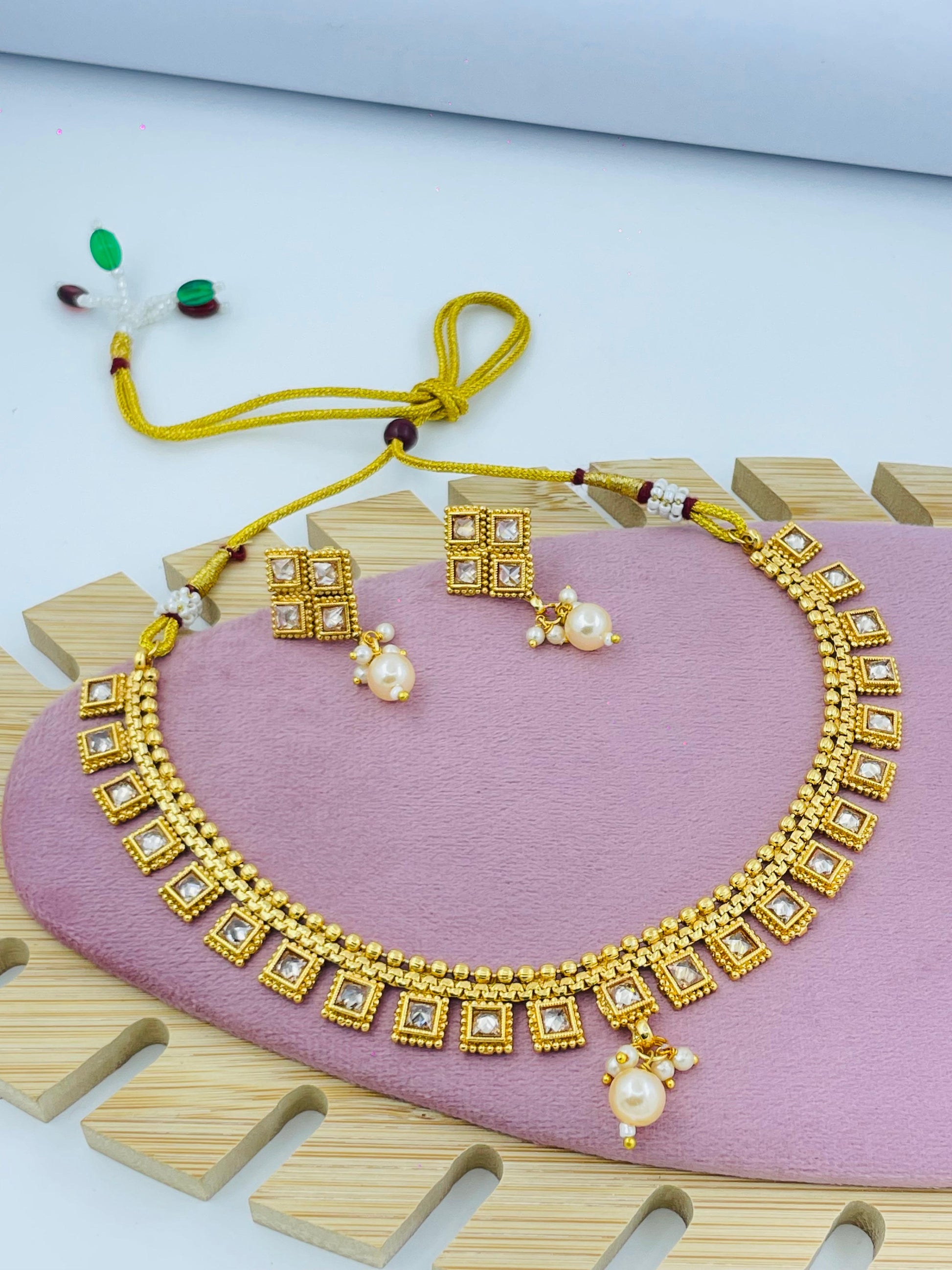 Luxurious Gold-Plated Necklace Set with Vibrant Gemstones & Pearls