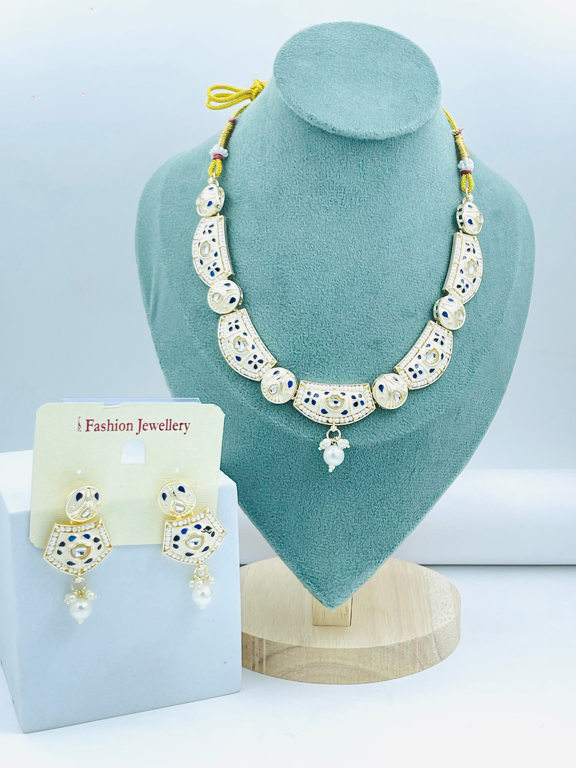 Elegant Kundan Necklace and Earring Set for Special Occasions