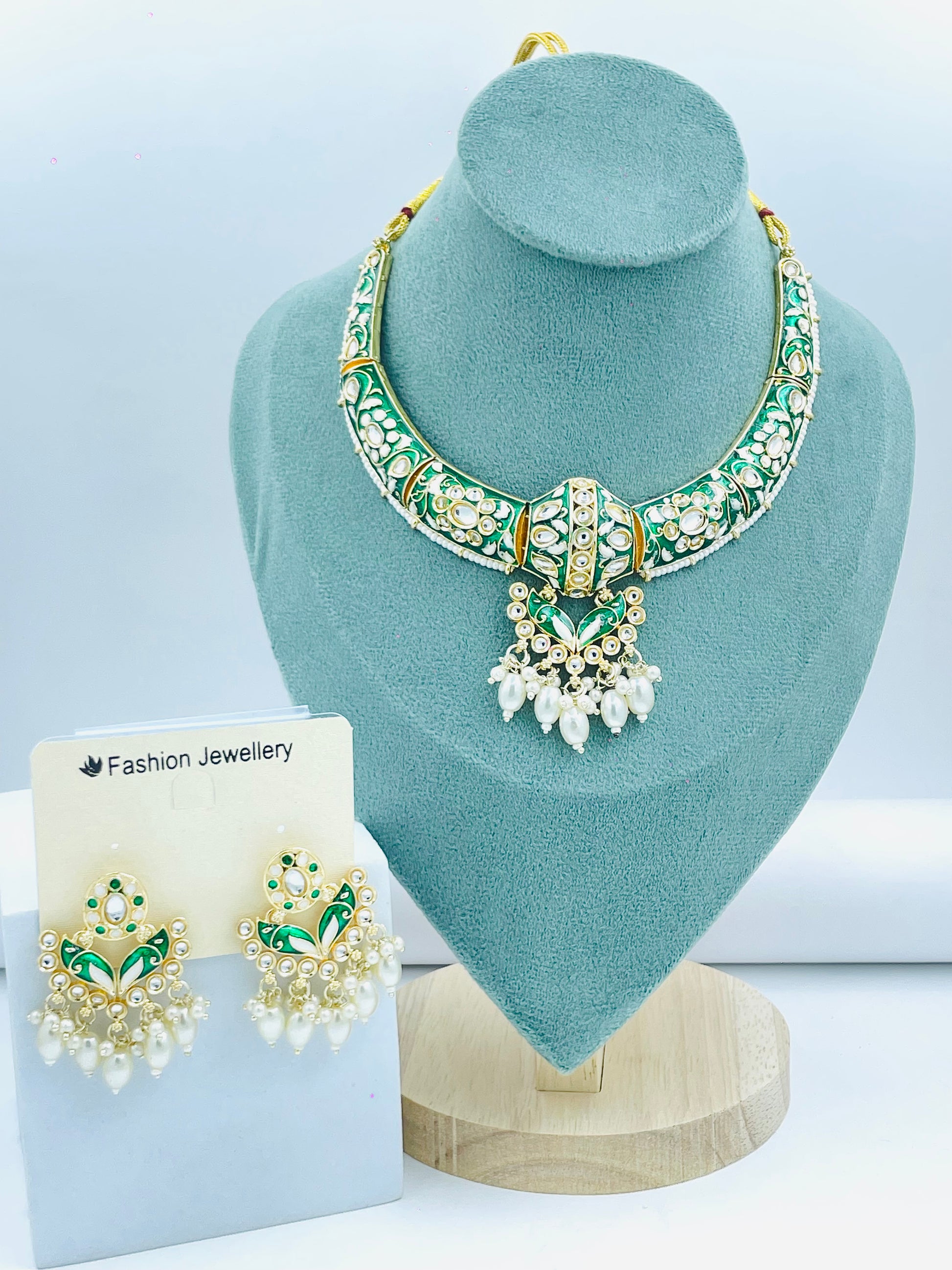 Elegant Green and Gold Necklace Set with Earrings