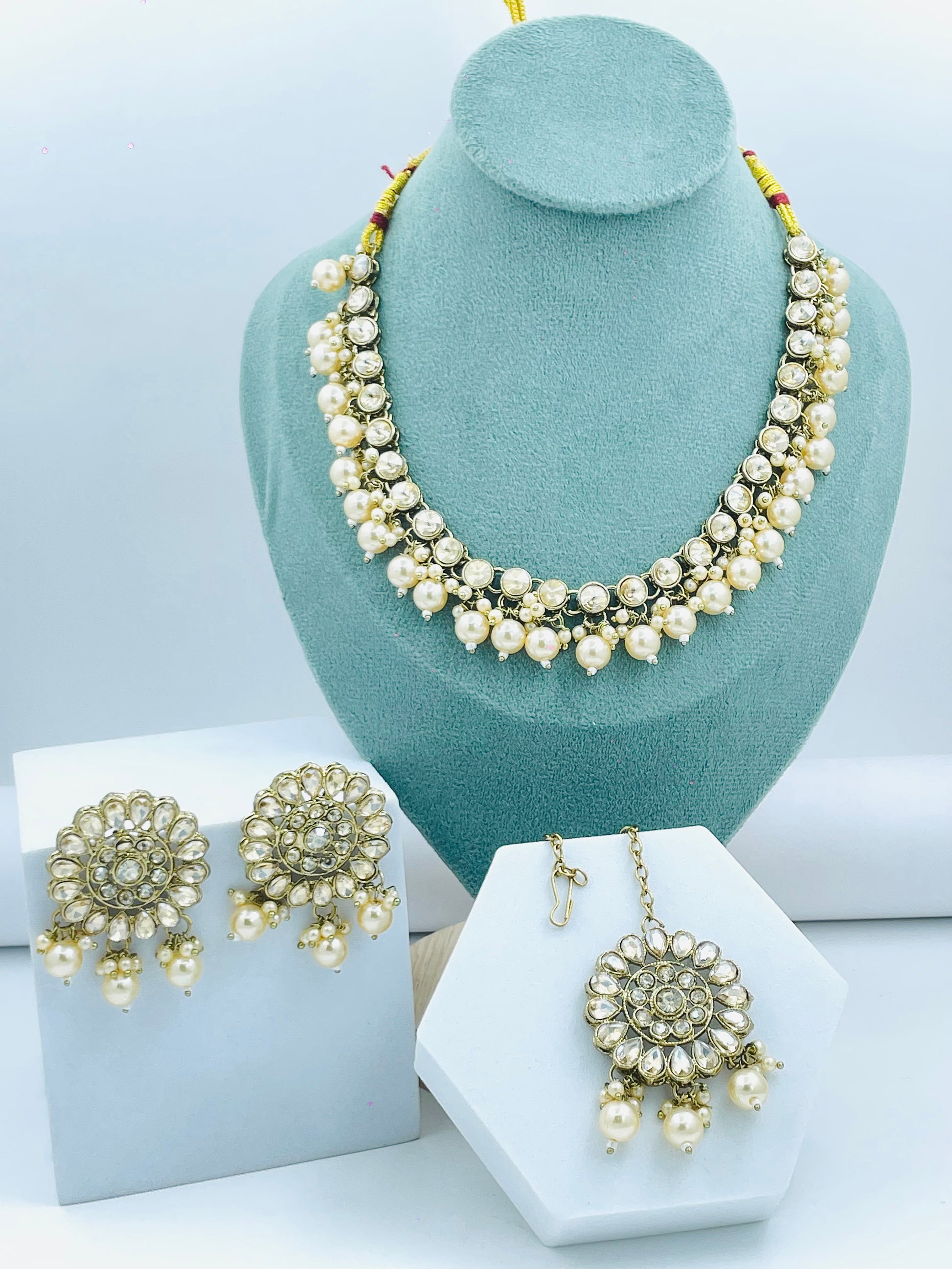 Elegant Kundan and Pearl Necklace and Earring Set
