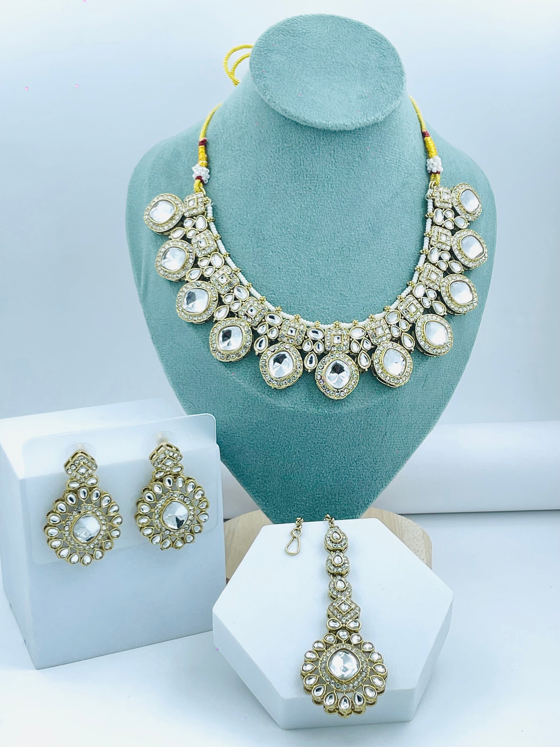 Elegant Traditional Kundan Necklace and Earrings Set