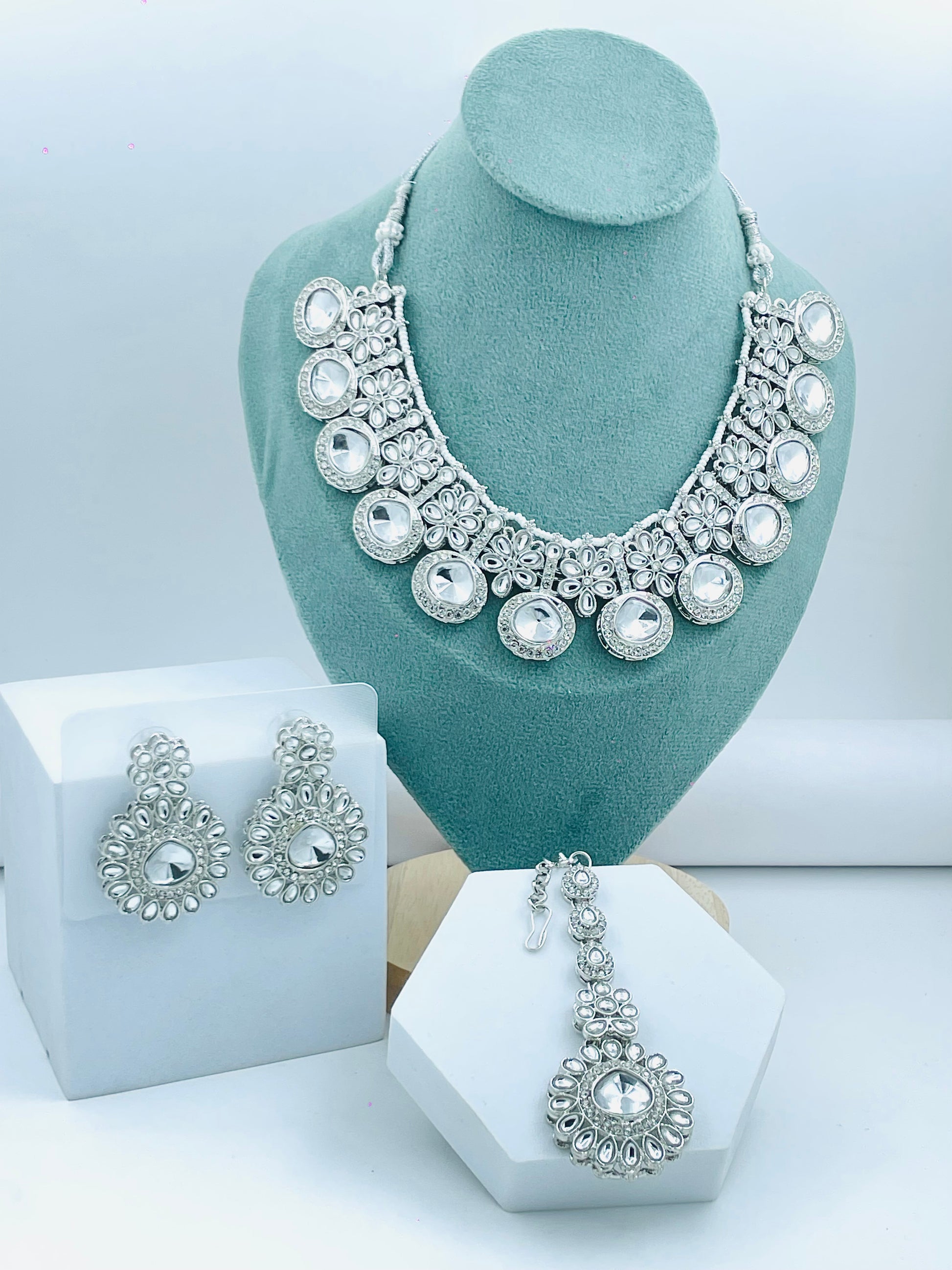 Elegant Silver Kundan Necklace Set with Earrings and Maang Tikka