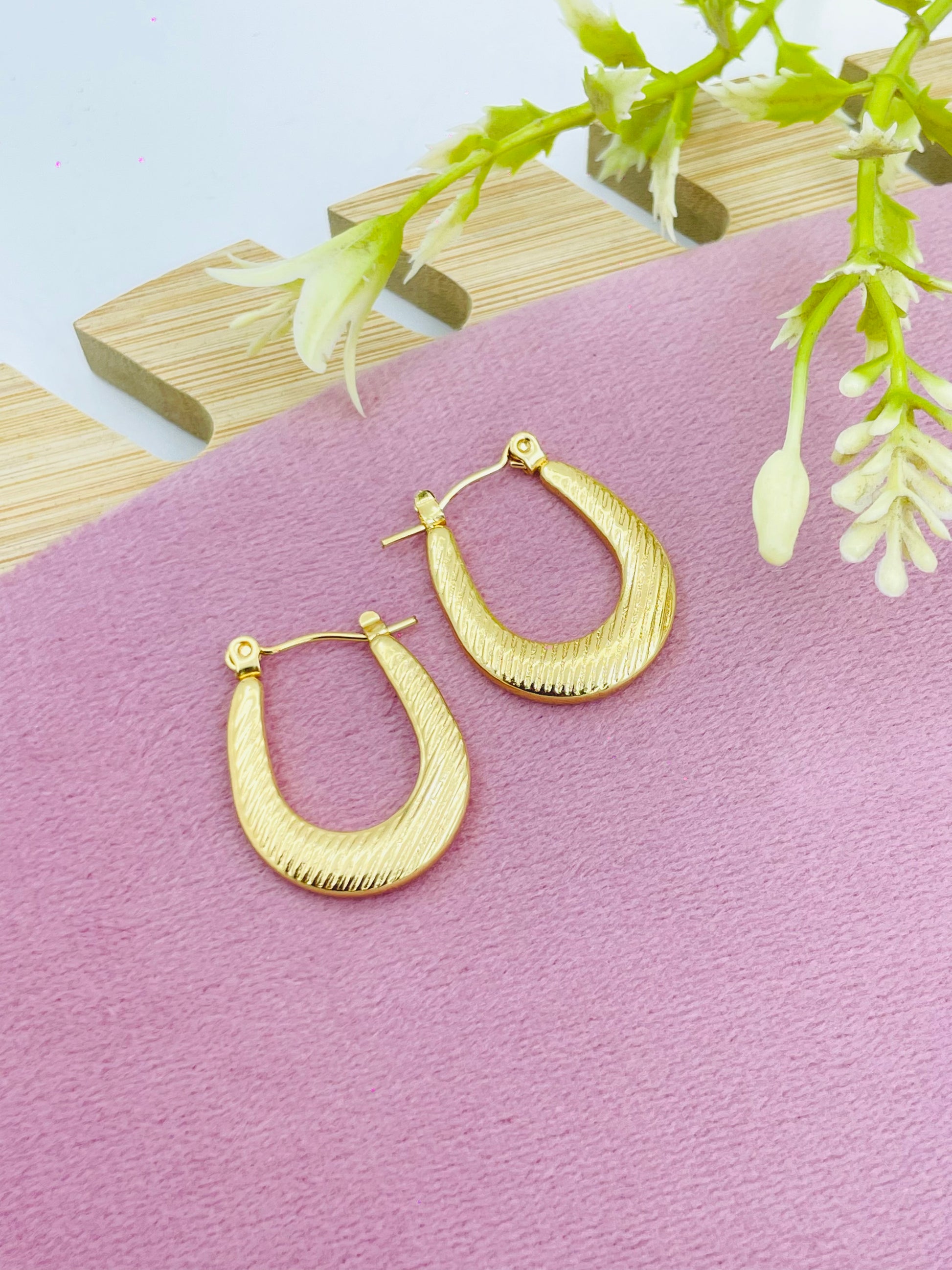 Elegant Textured Gold Hoop Earrings