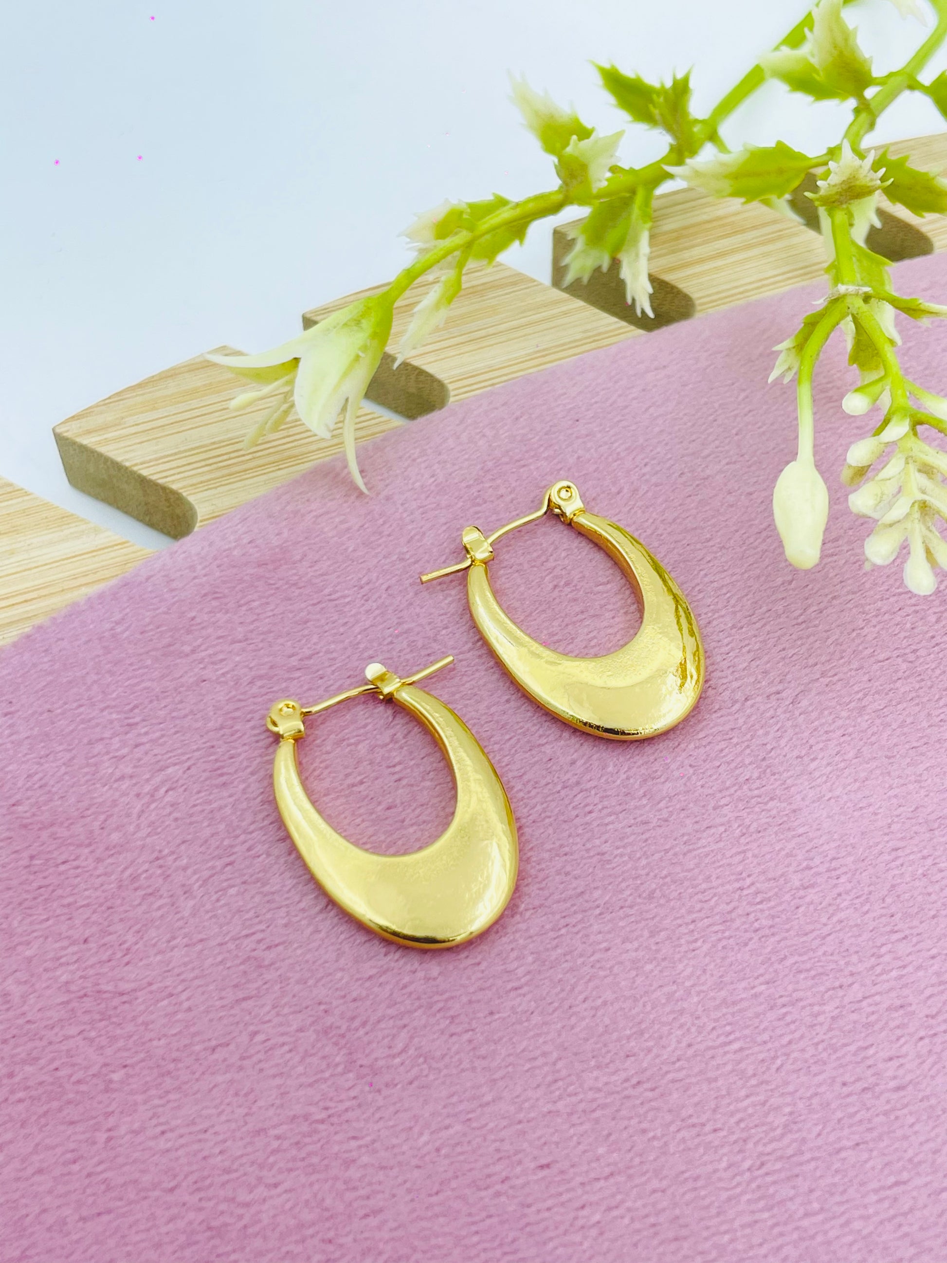 Stylish Elegant Gold Hoop Earrings for Women
