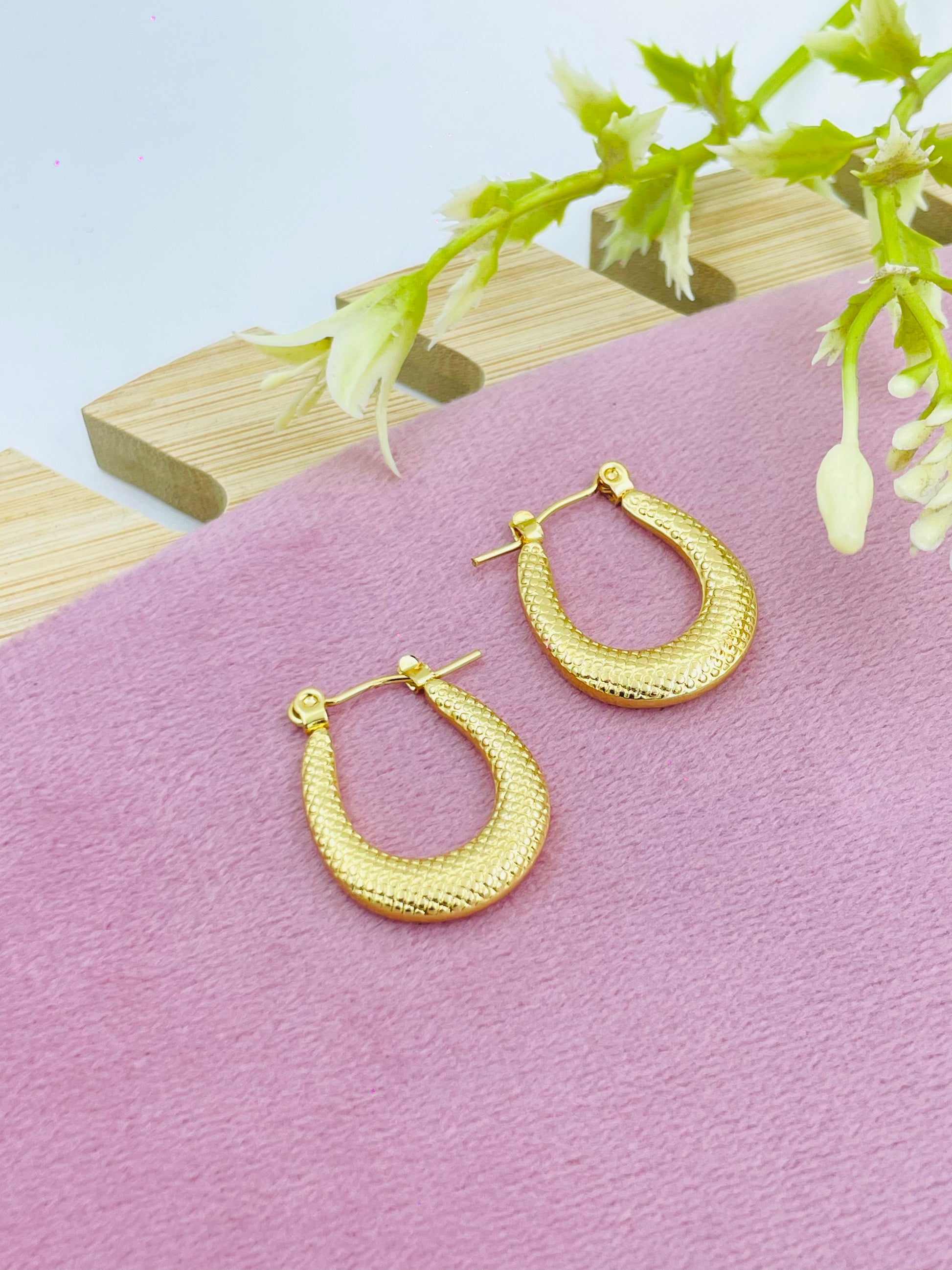 Elegant Gold Textured Hoop Earrings  Perfect for Any Occasion