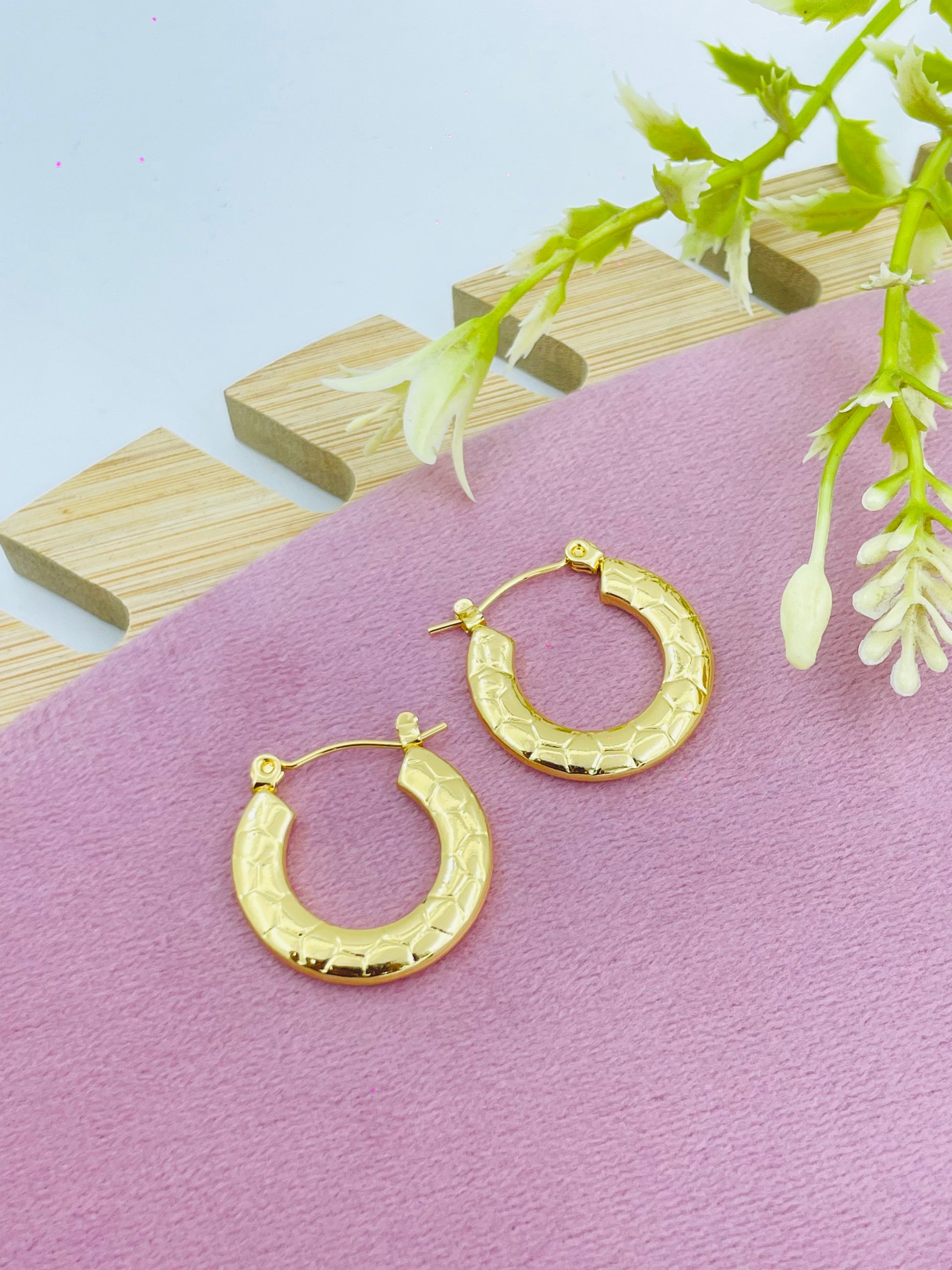 Elegant Textured Gold Hoop Earrings