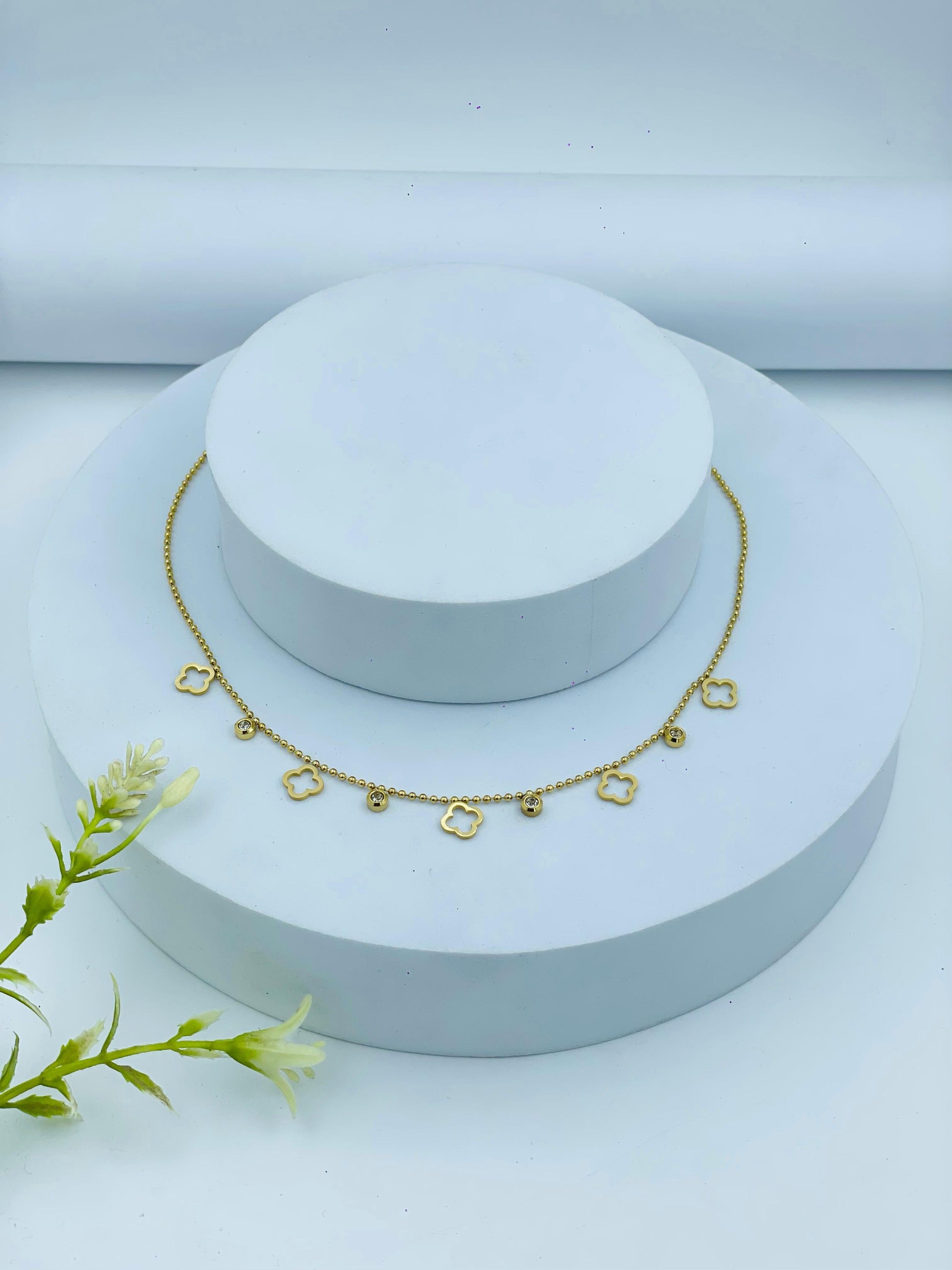 Gold Beaded Necklace with Clover Charms & Stone Accents – Elegant Jewelry