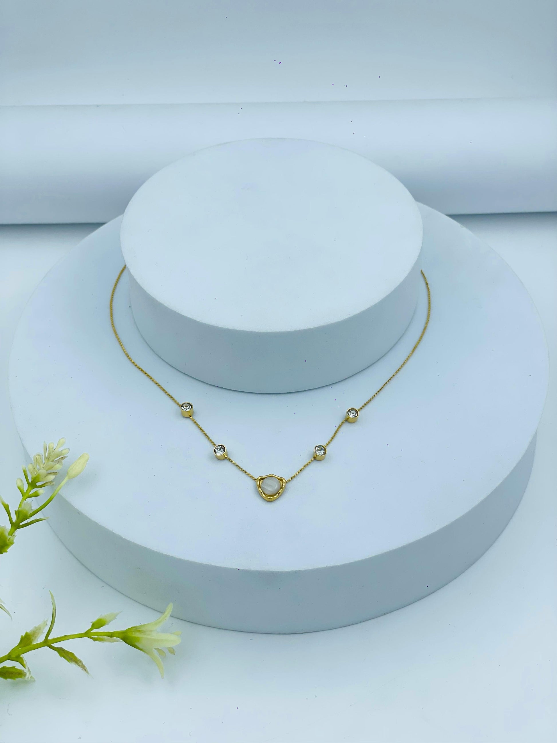 Elegant Gold Chain Necklace with Crystal Accents – Minimalist Jewelry
