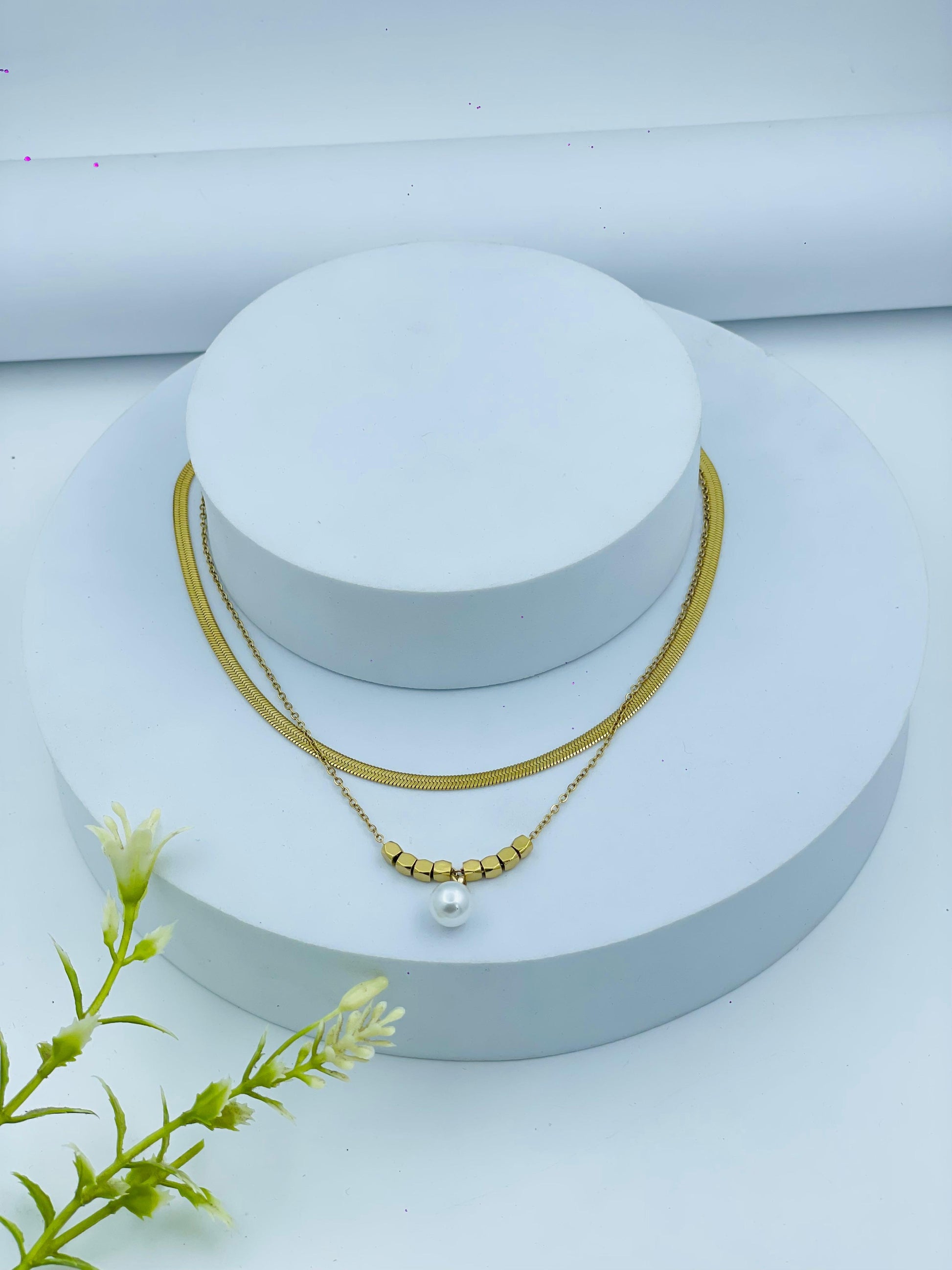 Elegant Gold Layered Necklace with Pearl Pendant  Stylish Jewelry